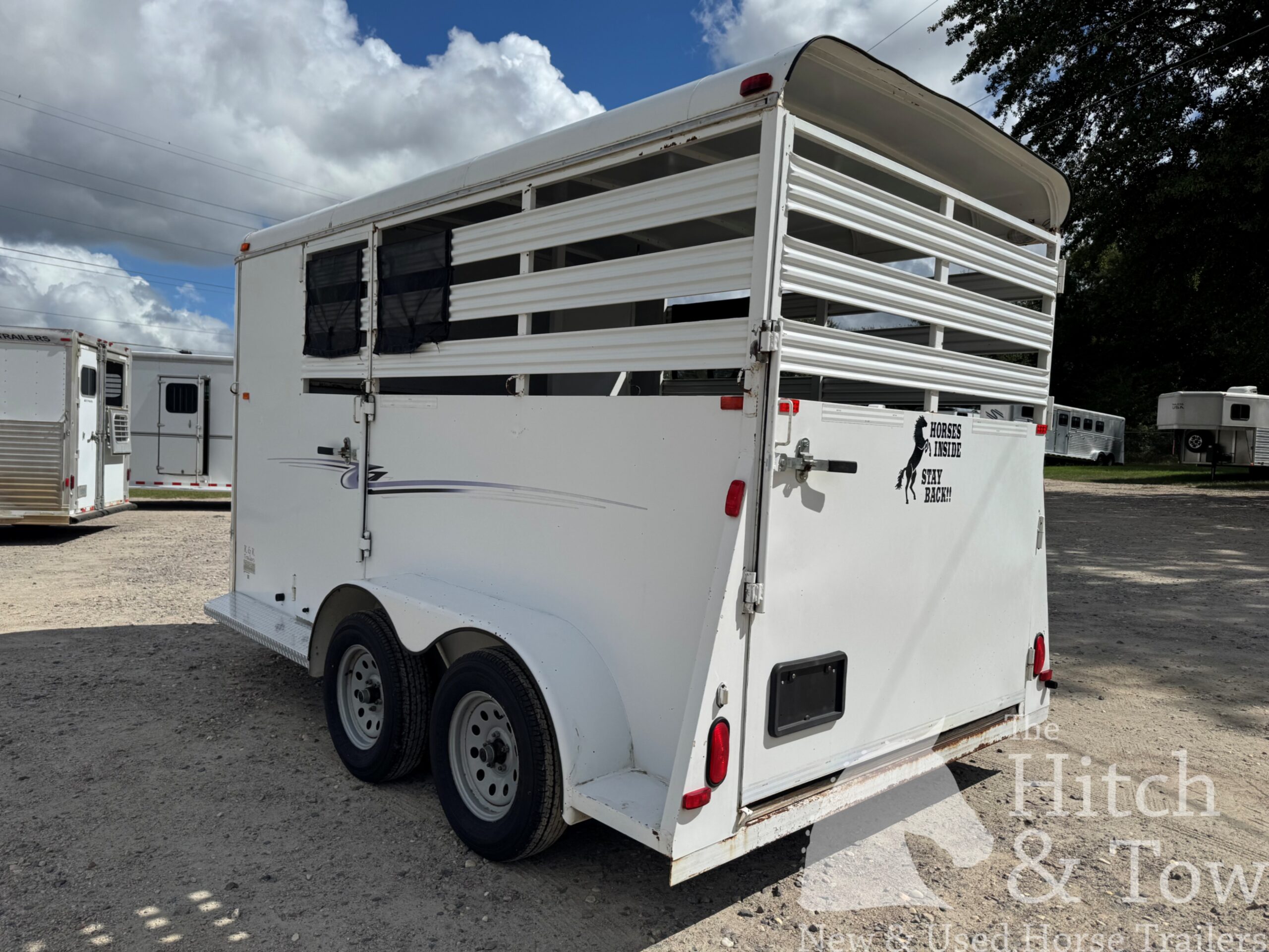 2015 BEE 2 HORSE STRAIGHT LOAD BUMPER PULL STOCK COMBO TRAILER $7,500