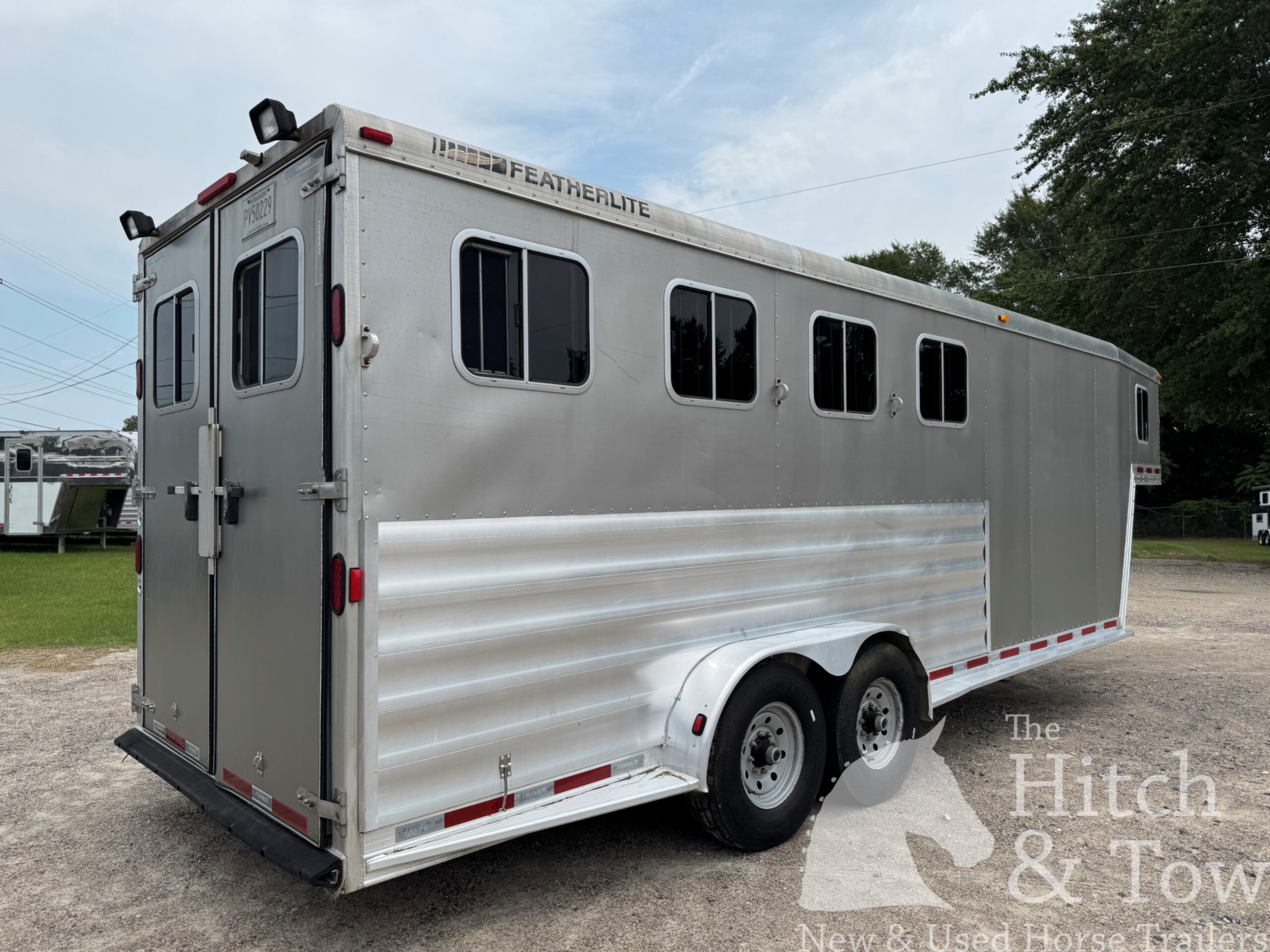 2007 FEATHERLITE 4 HORSE SLANT GOOSENECK HORSE TRAILER $17,500.
