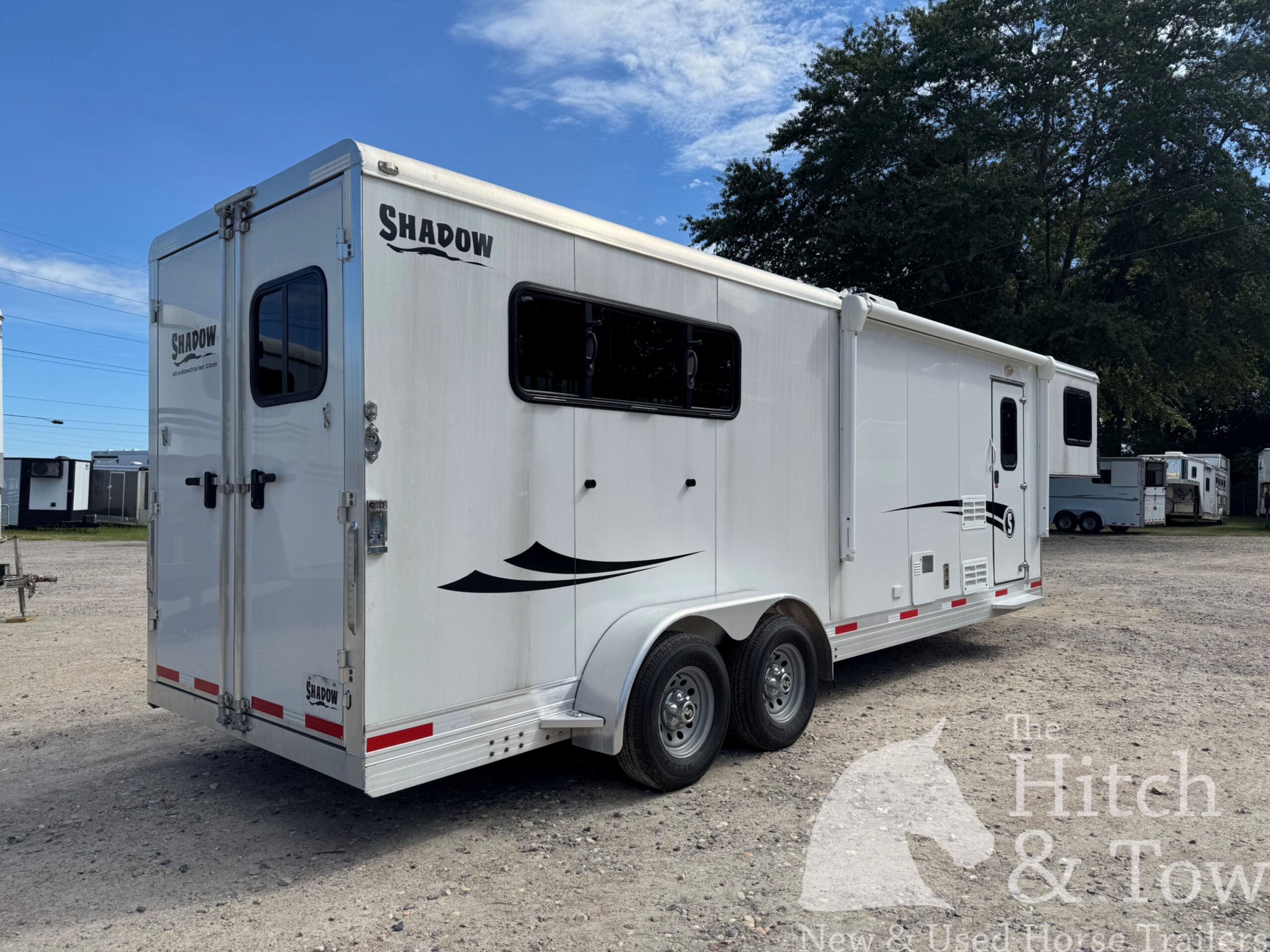 2022 SHADOW 3 HORSE SLANT LOAD LIVING QUARTERS TRAILER W/ UPGRADES & SLIDE OUT! $54,000