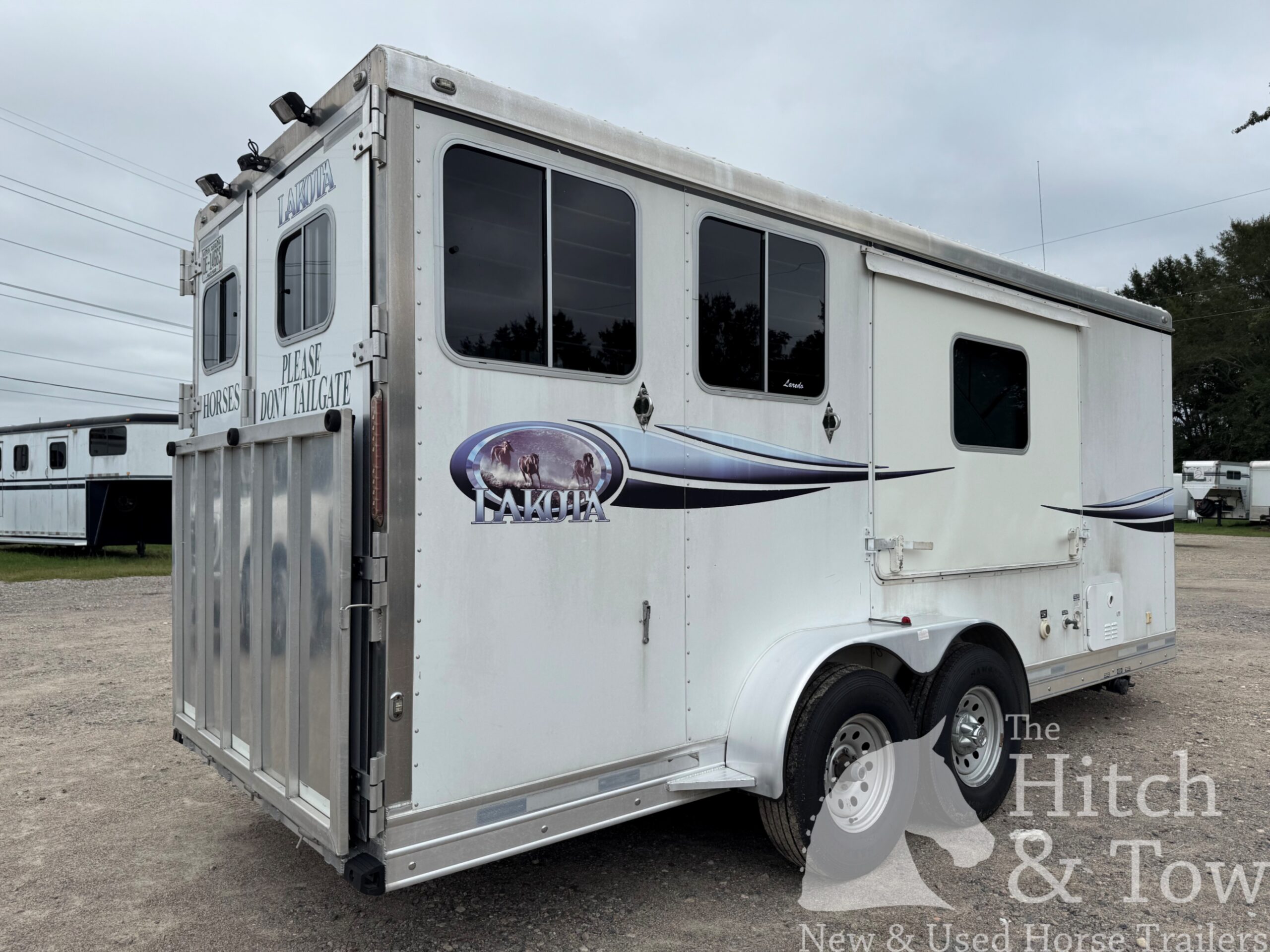 2008 LAKOTA 2 HORSE BUMPER PULL WITH 7′ LIVING QUARTERS $29,900