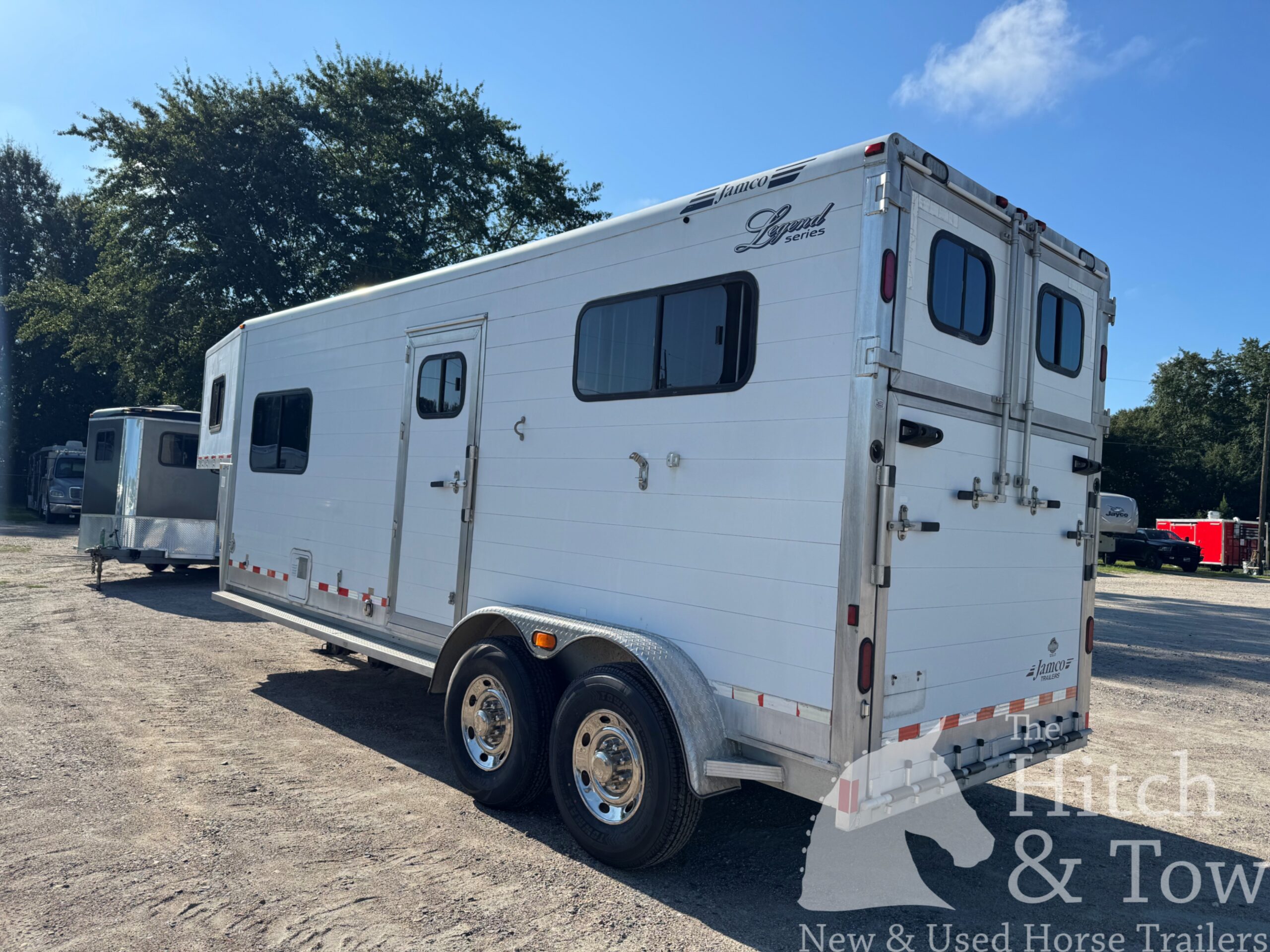2007 JAMCO 2 HORSE STRAIGHT LOAD GOOSENECK WITH 9′ LQ! $37,500