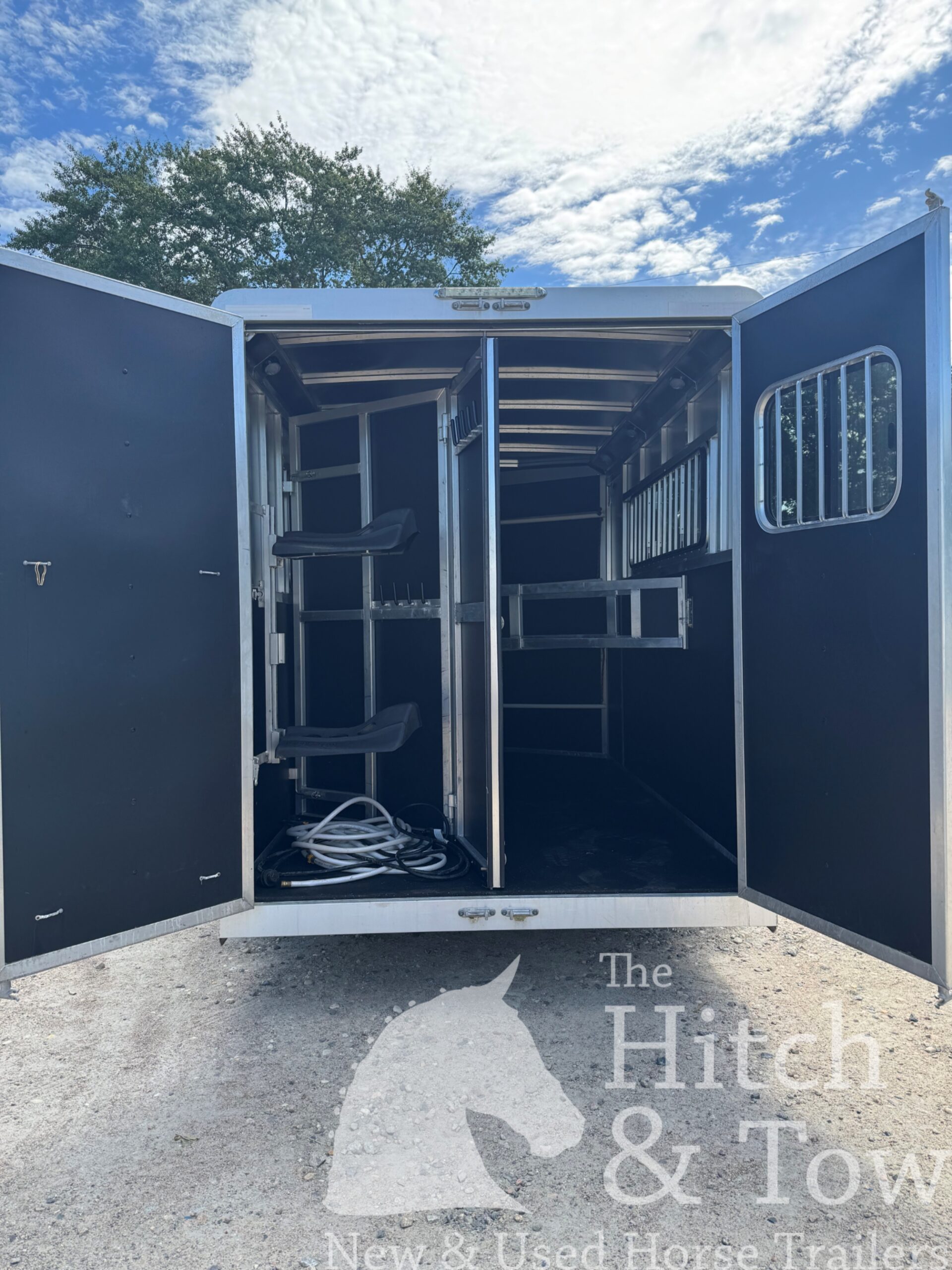 2022 SHADOW 3 HORSE SLANT LOAD LIVING QUARTERS TRAILER W/ UPGRADES & SLIDE OUT! $54,000