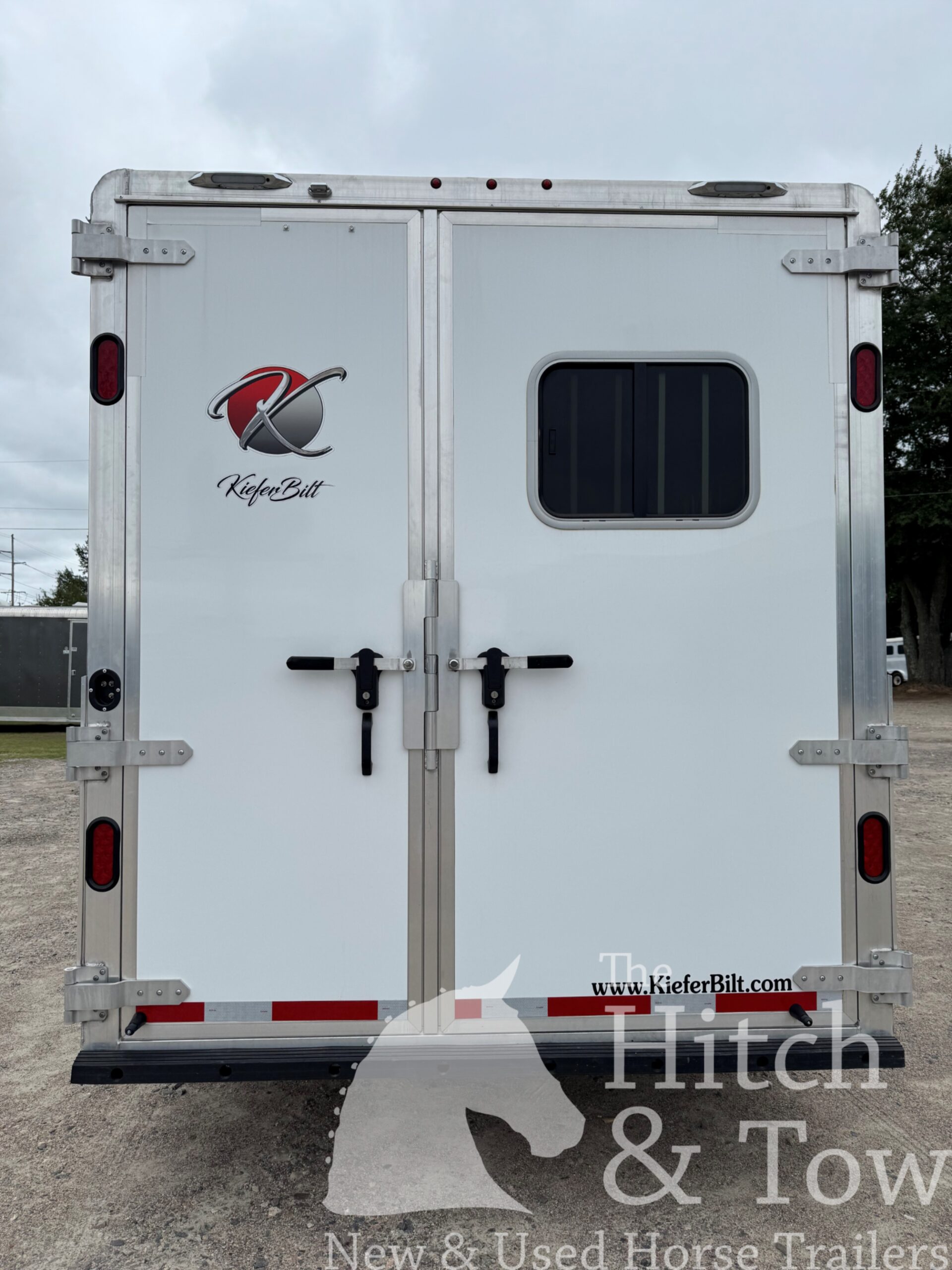 2026 KIEFERBILT LIGHTLY USED 3 HORSE W/ WEEKENDER! $43,500