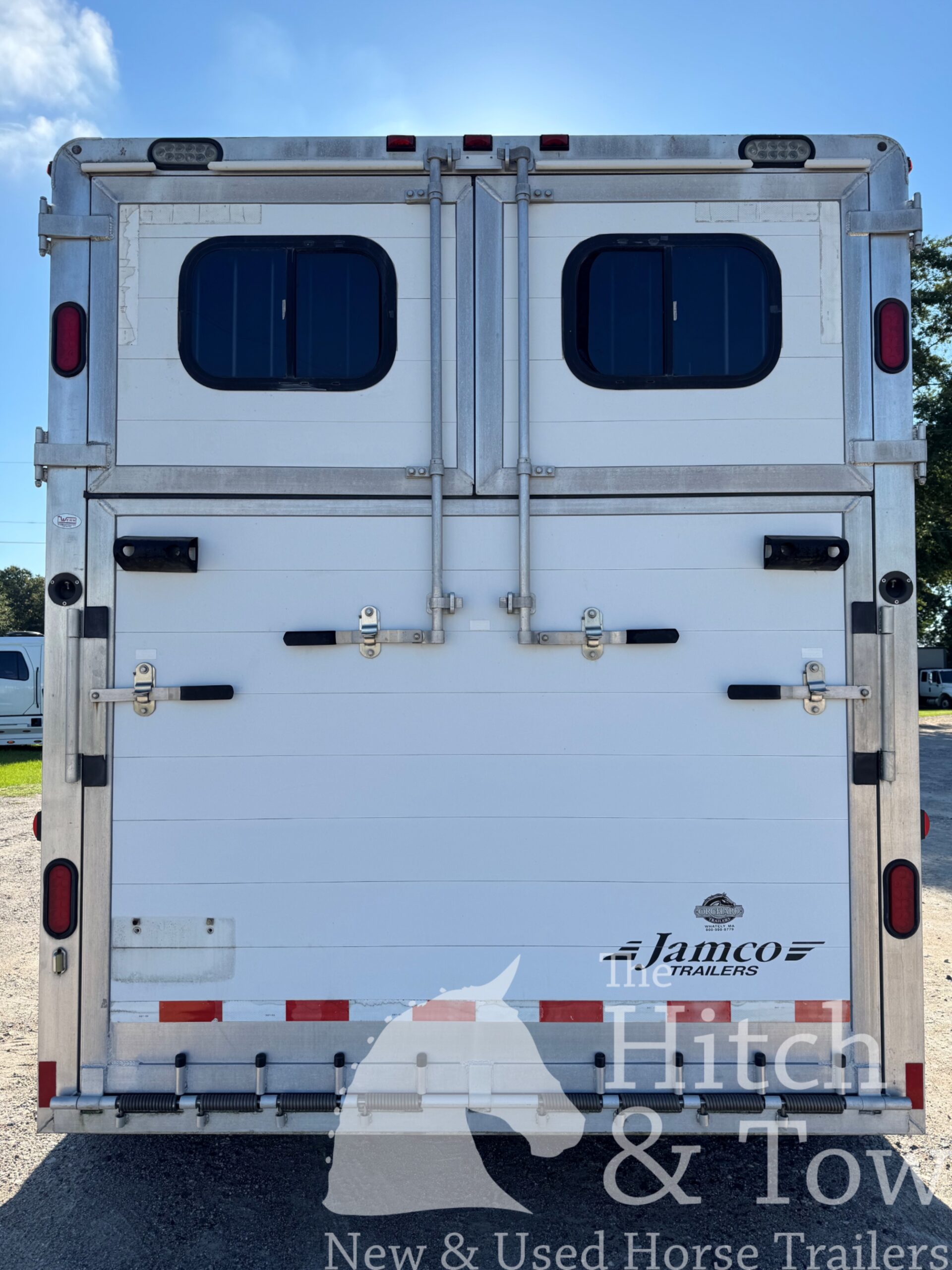 2007 JAMCO 2 HORSE STRAIGHT LOAD GOOSENECK WITH 9′ LQ! $37,500