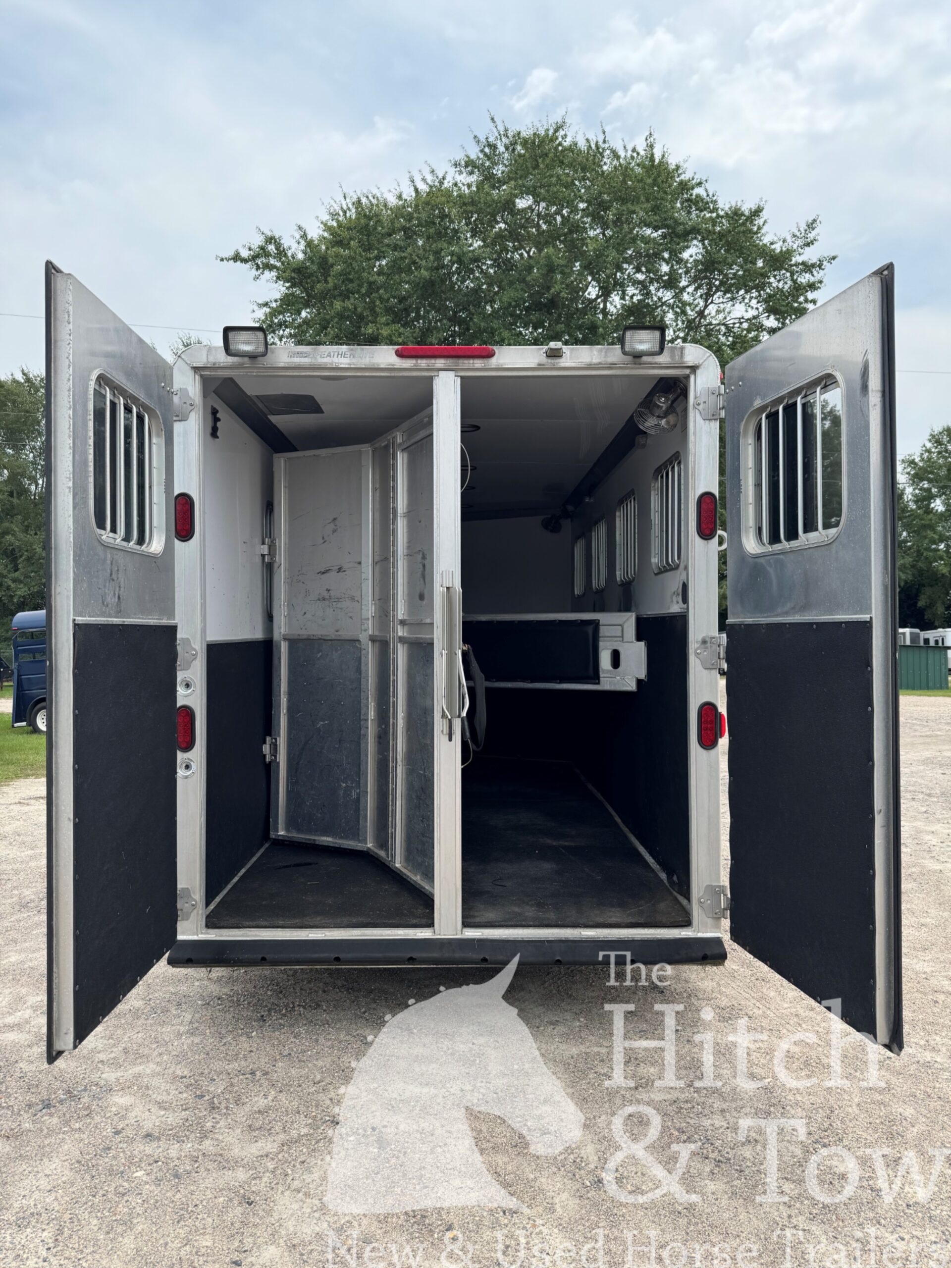2007 FEATHERLITE 4 HORSE SLANT GOOSENECK HORSE TRAILER $17,500.