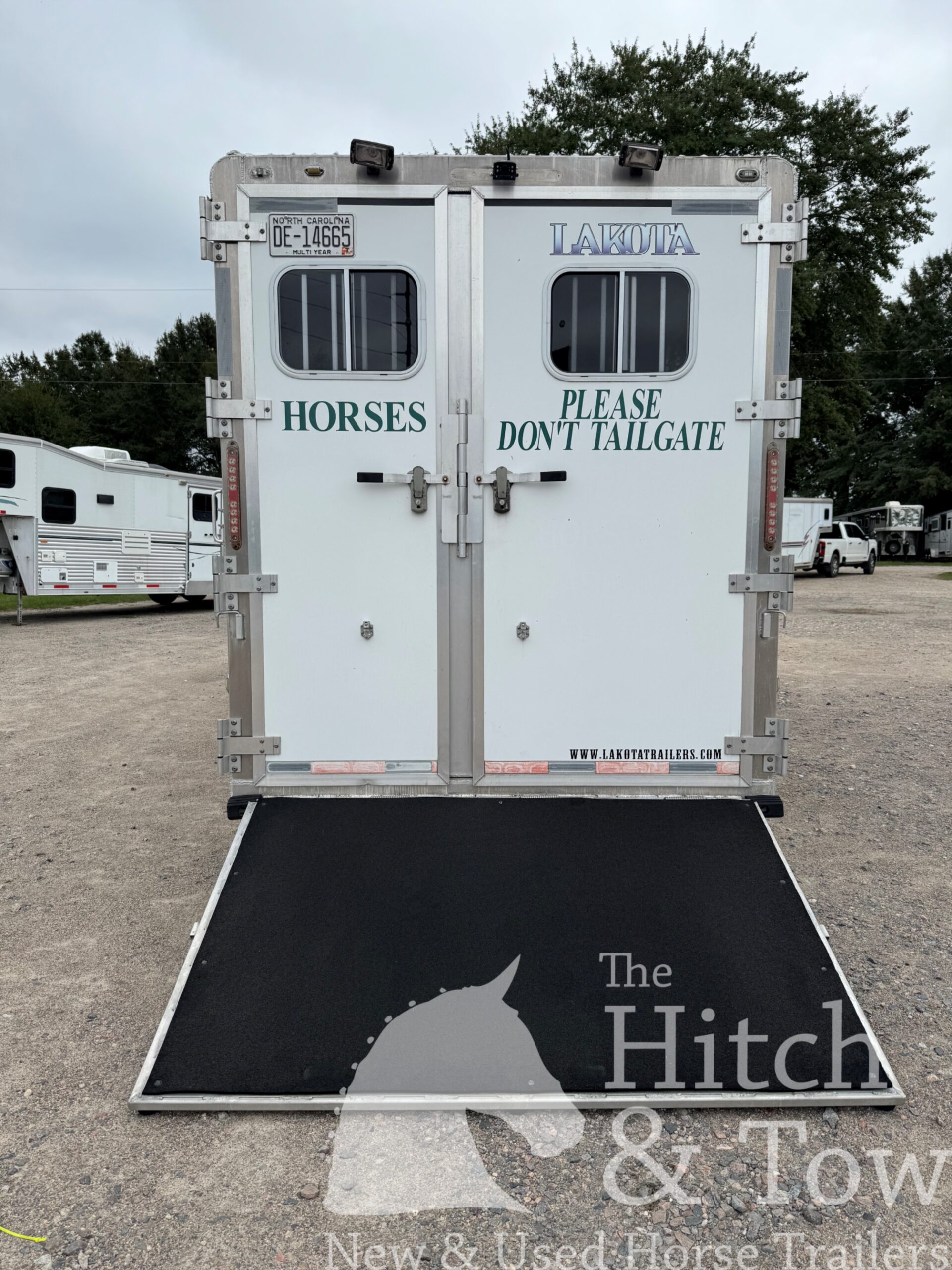 2008 LAKOTA 2 HORSE BUMPER PULL WITH 7′ LIVING QUARTERS $29,900