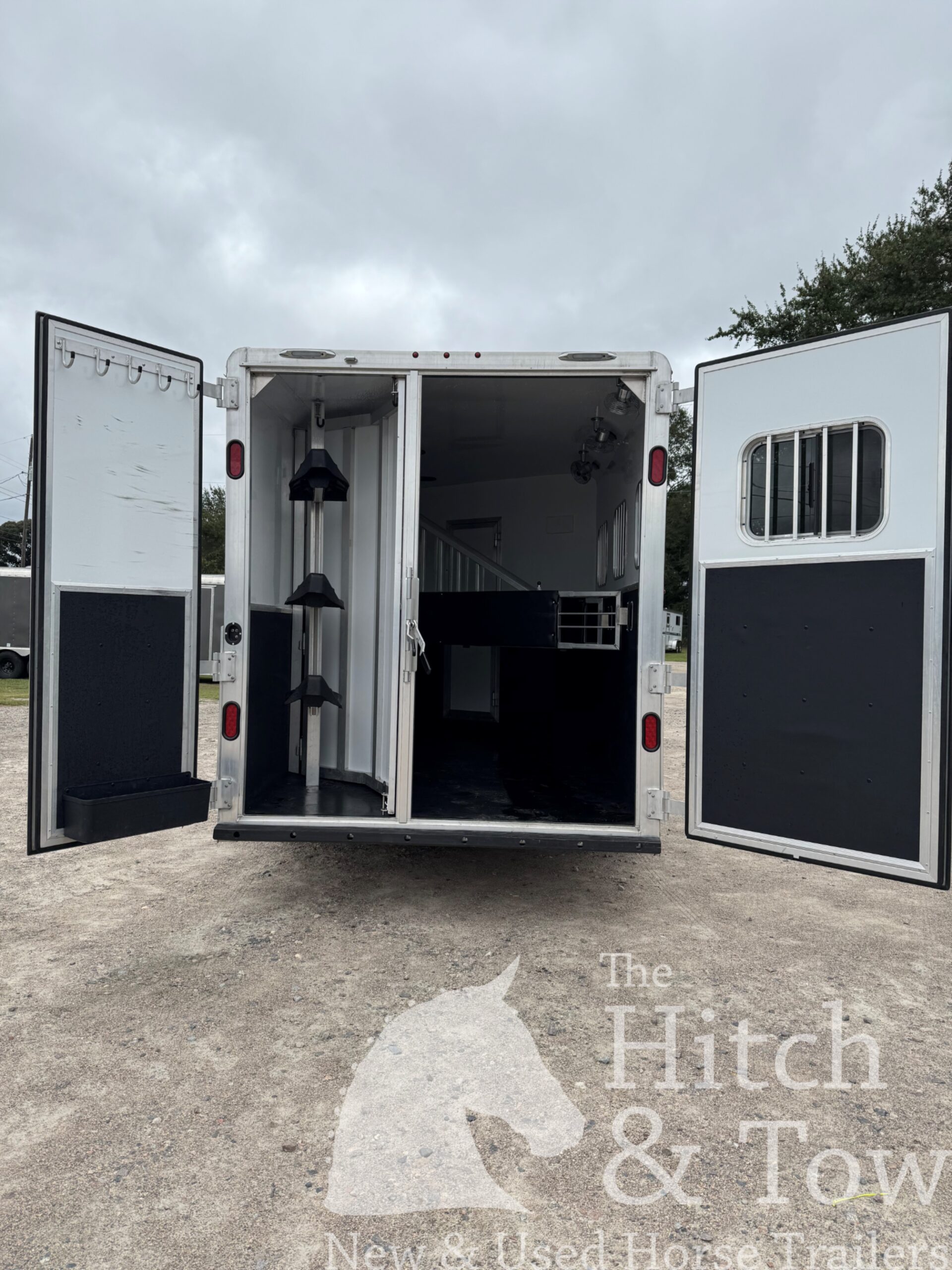 2026 KIEFERBILT LIGHTLY USED 3 HORSE W/ WEEKENDER! $43,500