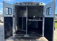 2011 HOMESTEADER 3 HORSE SLANT BUMPER PULL W/ DRESSING ROOM $12,900