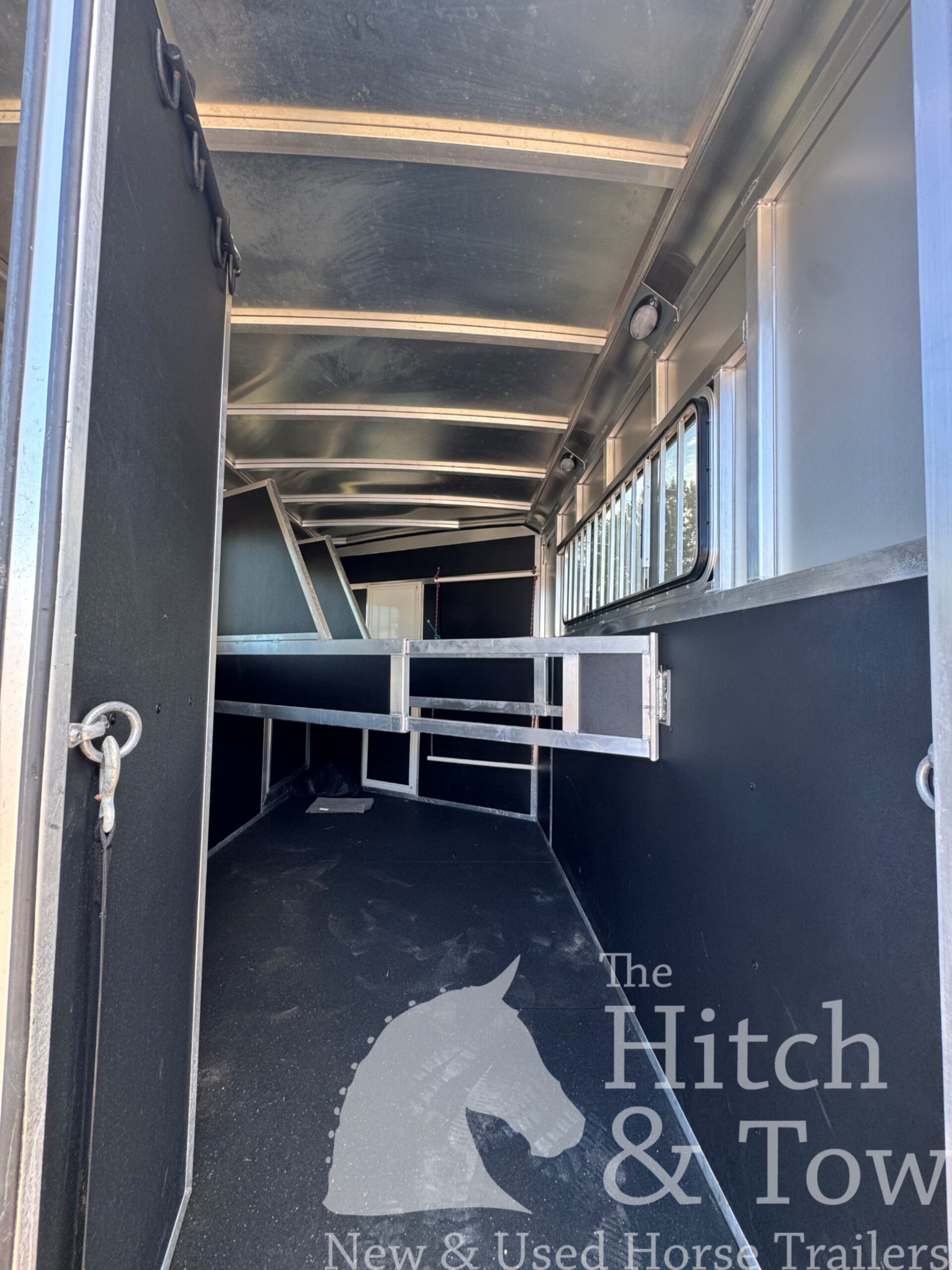 2022 SHADOW 3 HORSE SLANT LOAD LIVING QUARTERS TRAILER W/ UPGRADES & SLIDE OUT! $54,000