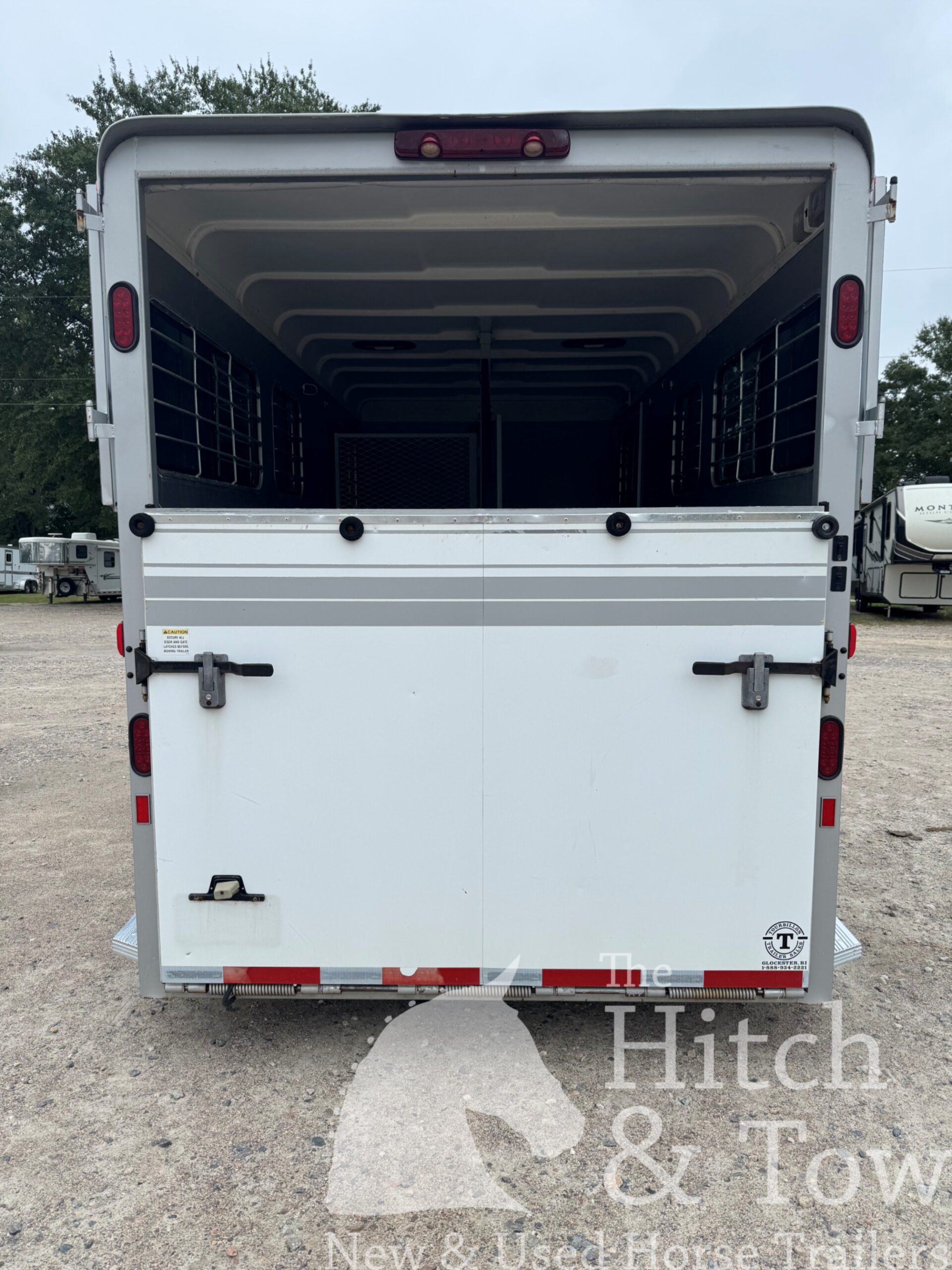 2007 HAWK 2 HORSE GOOSENECK TRAILER W/ SIDE RAMP AND DRESSING ROOM! $14,900