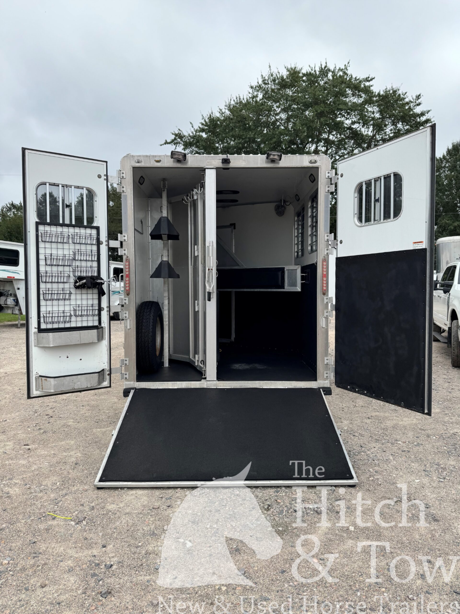 2008 LAKOTA 2 HORSE BUMPER PULL WITH 7′ LIVING QUARTERS $29,900