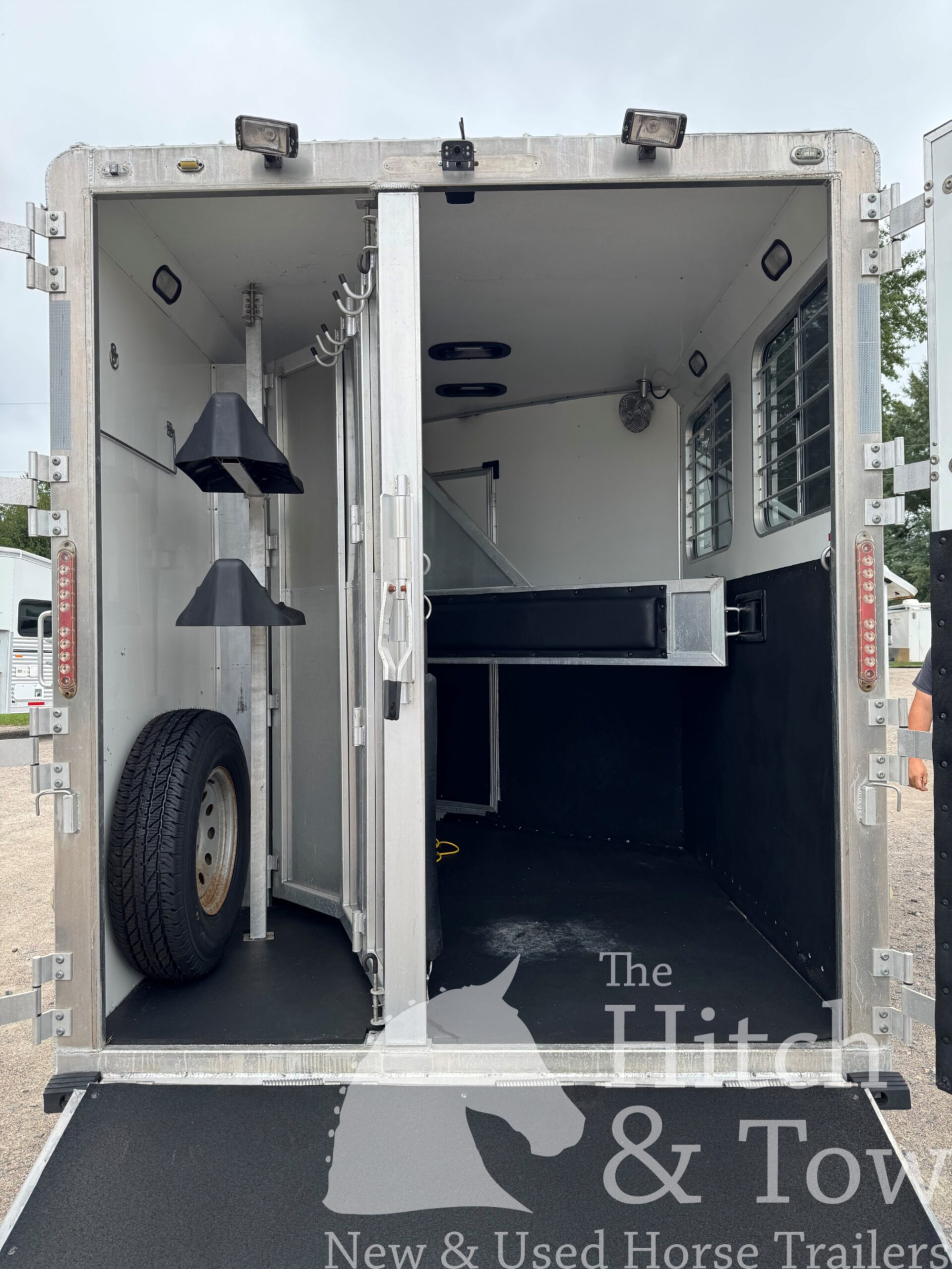 2008 LAKOTA 2 HORSE BUMPER PULL WITH 7′ LIVING QUARTERS $29,900