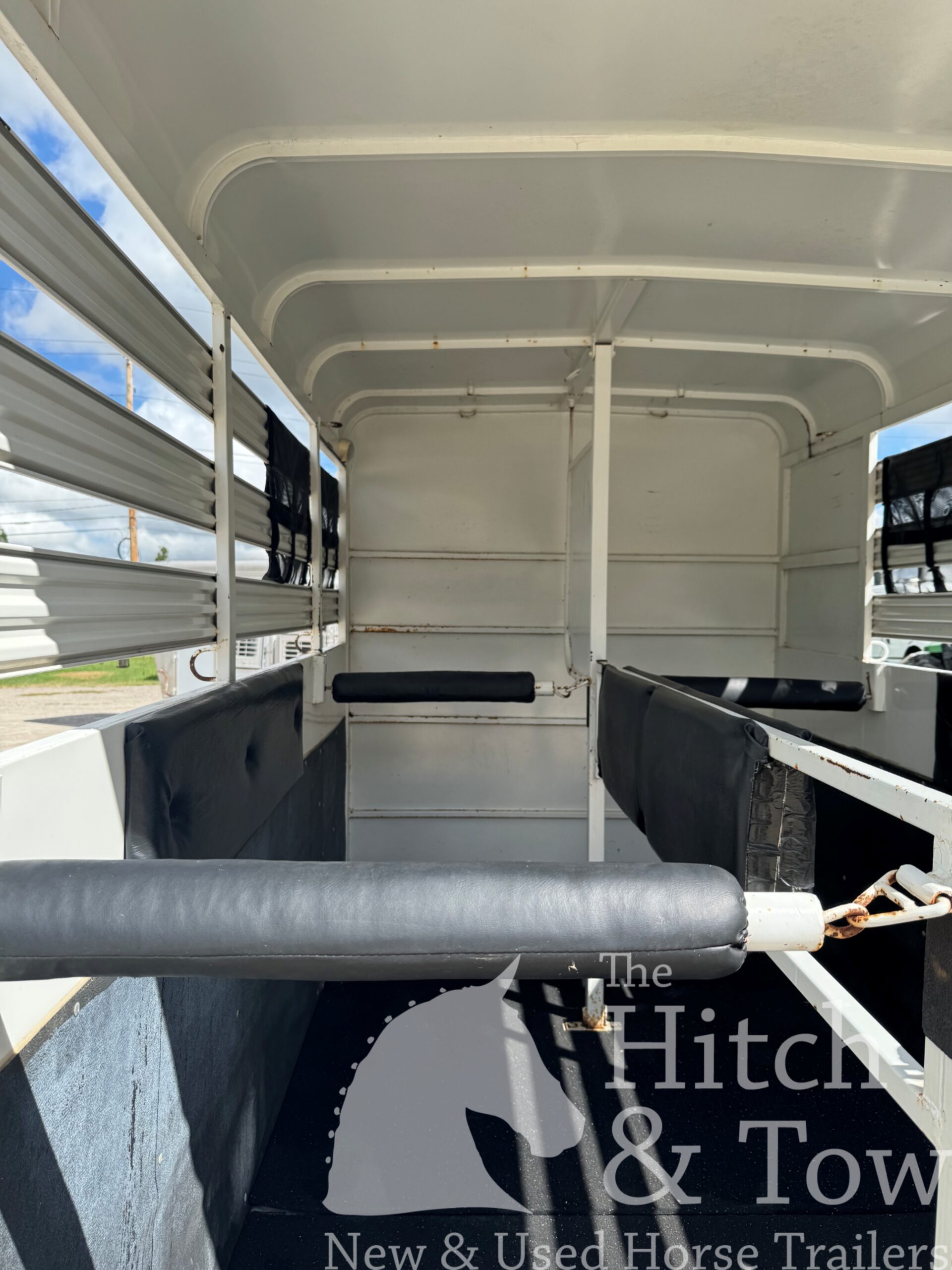 2015 BEE 2 HORSE STRAIGHT LOAD BUMPER PULL STOCK COMBO TRAILER $7,500