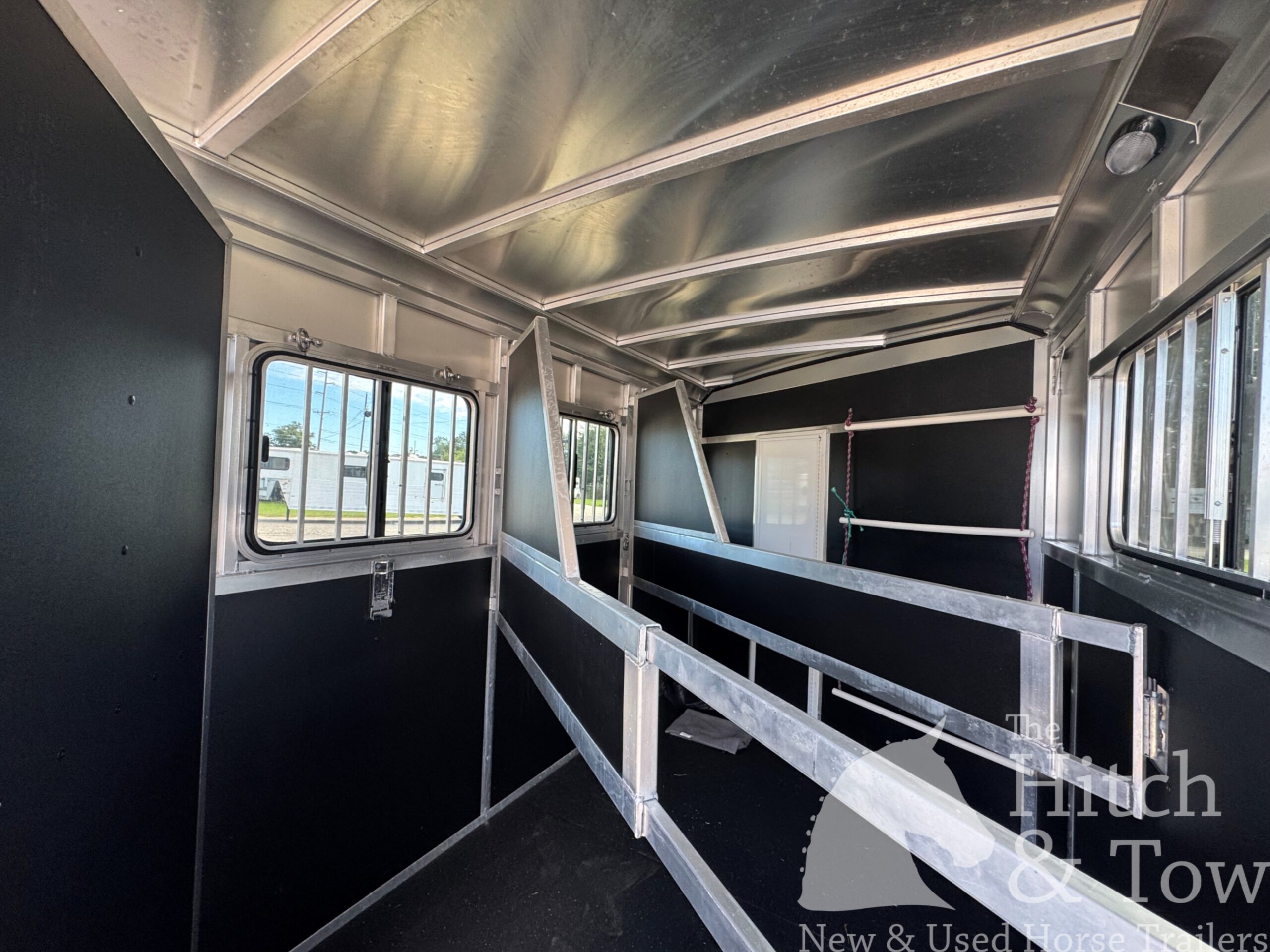 2022 SHADOW 3 HORSE SLANT LOAD LIVING QUARTERS TRAILER W/ UPGRADES & SLIDE OUT! $54,000