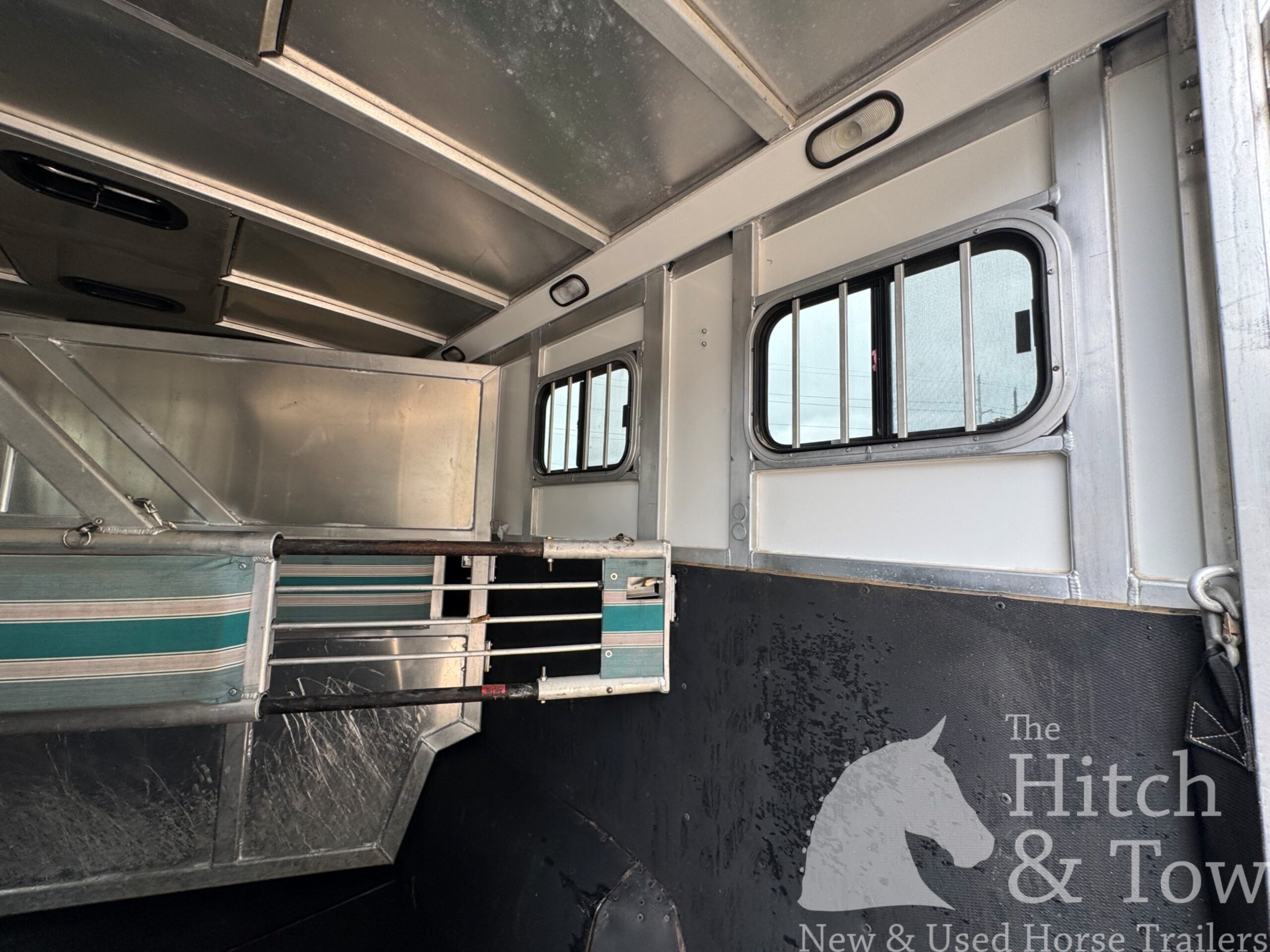 2006 SILVERLITE 3 HORSE GOOSENECK WITH 10′ LIVING QUARTERS $30,000