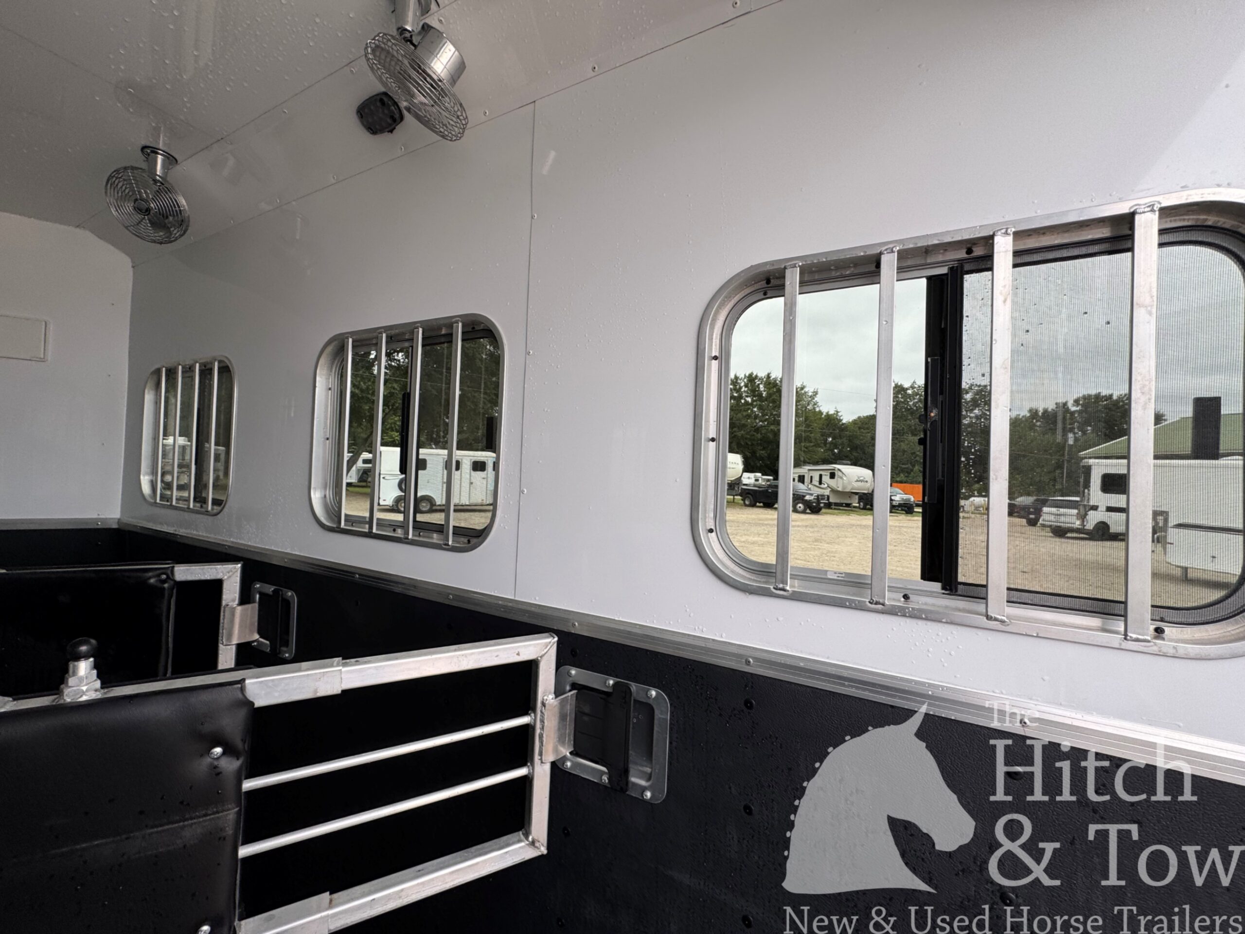 2026 KIEFERBILT LIGHTLY USED 3 HORSE W/ WEEKENDER! $43,500