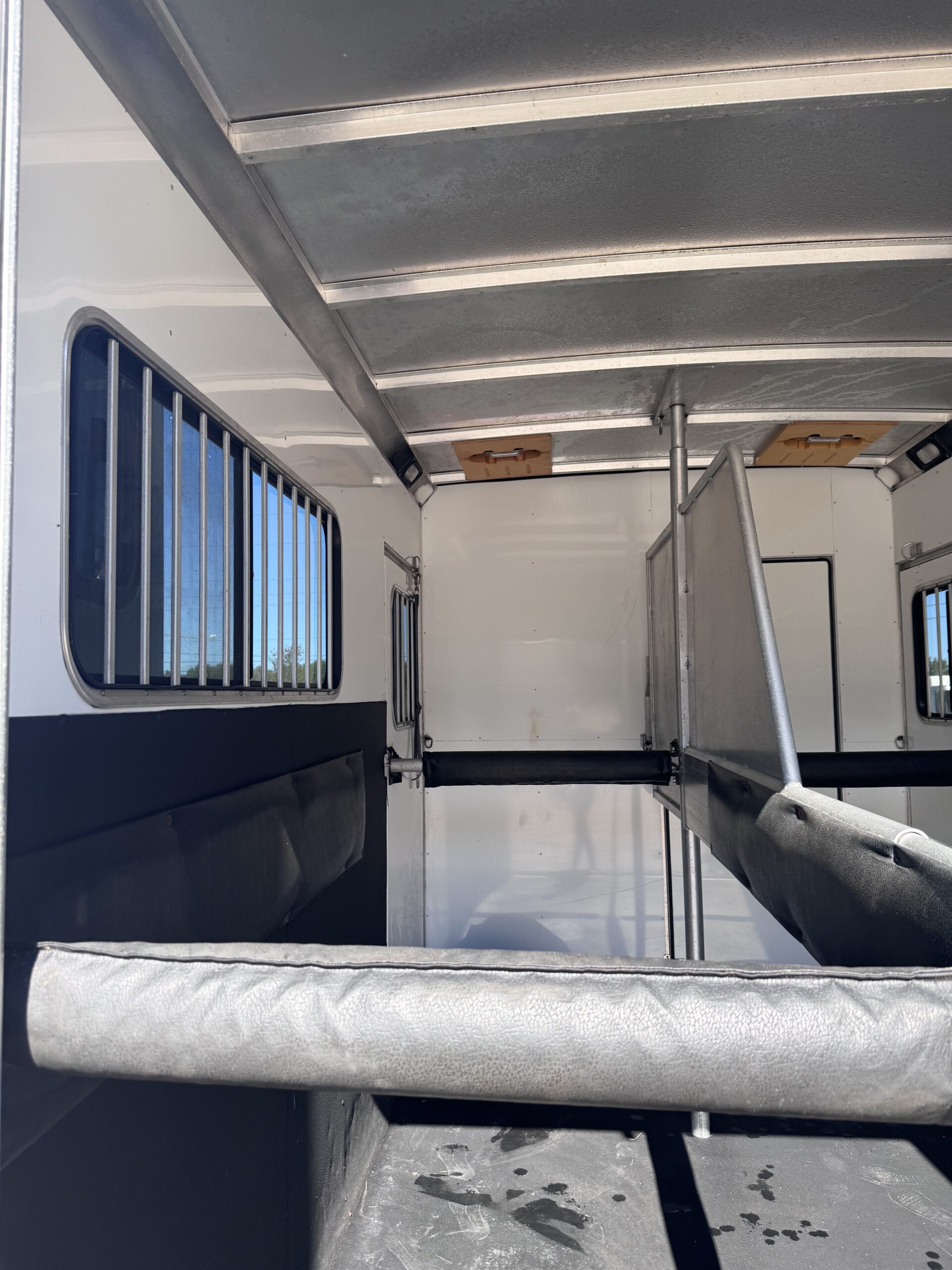2008 SUNDOWNER 2 HORSE GOOSENECK WARMBLOOD DIMENSIONS! $16,000
