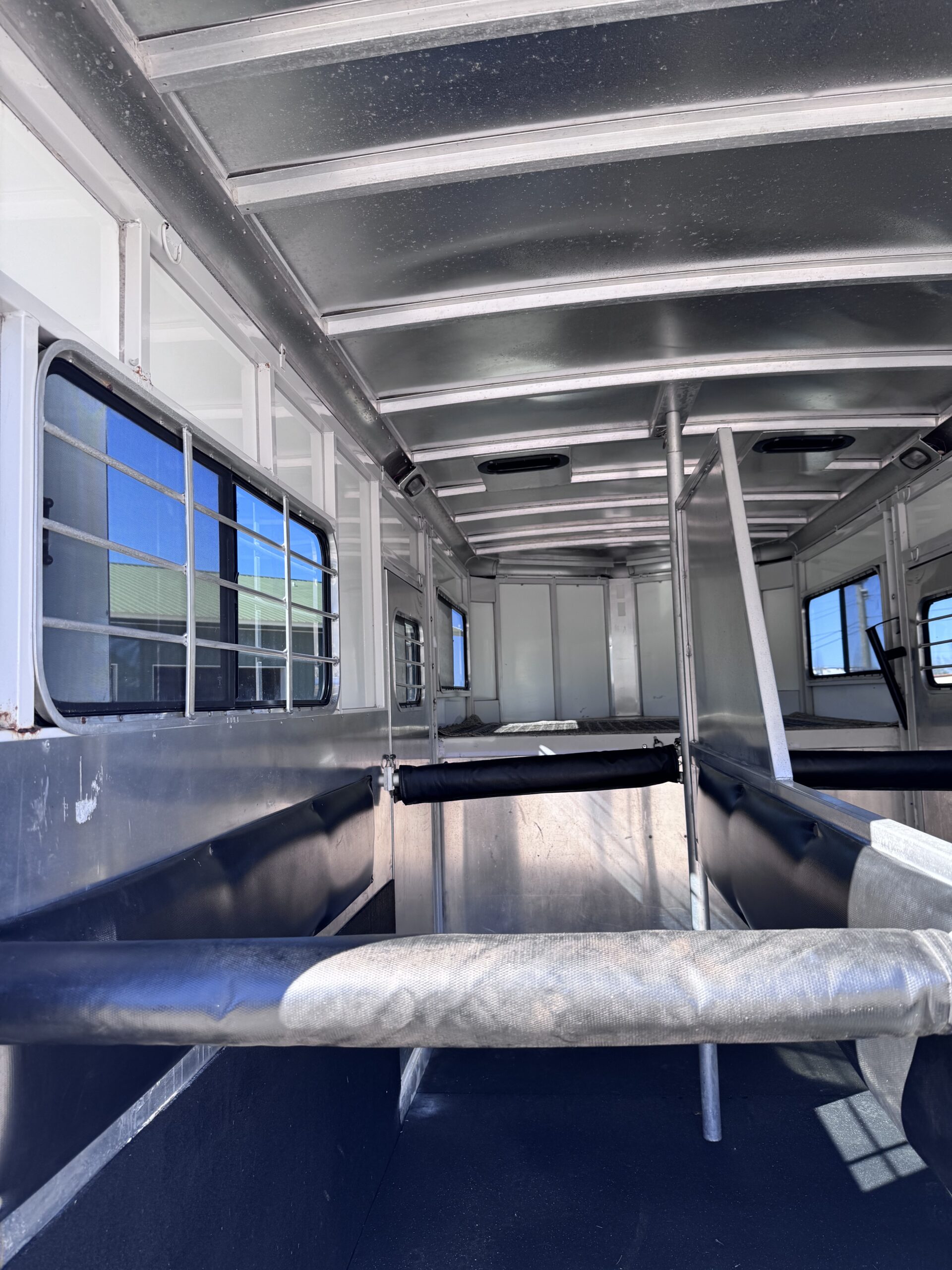 1998 SUNDOWNER 2 HORSE GOOSENECK NO DRESSING ROOM! $8,350