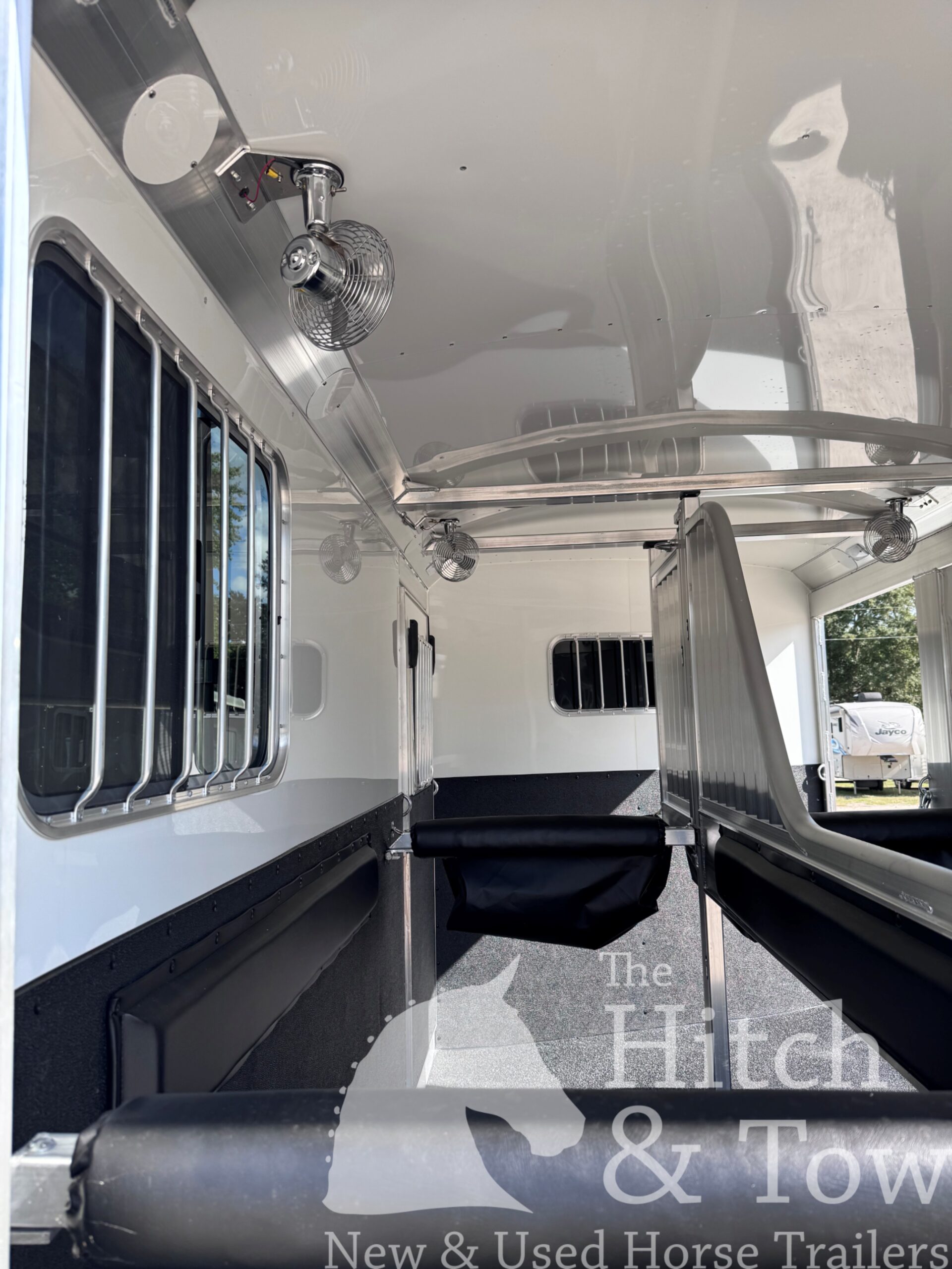 LIGHTLY USED~ 2026 4 STAR 2 HORSE STRAIGHT LOAD BUMPER PULL W/ SIDE RAMP! $42,900