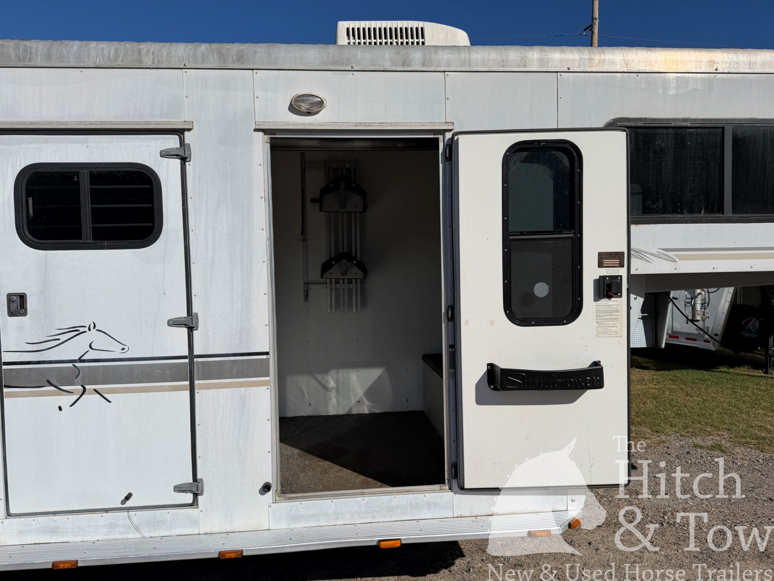 2000 SUNDOWNER 2 HORSE GOOSENECK WARMBLOOD DIMENSIONS! $10,900
