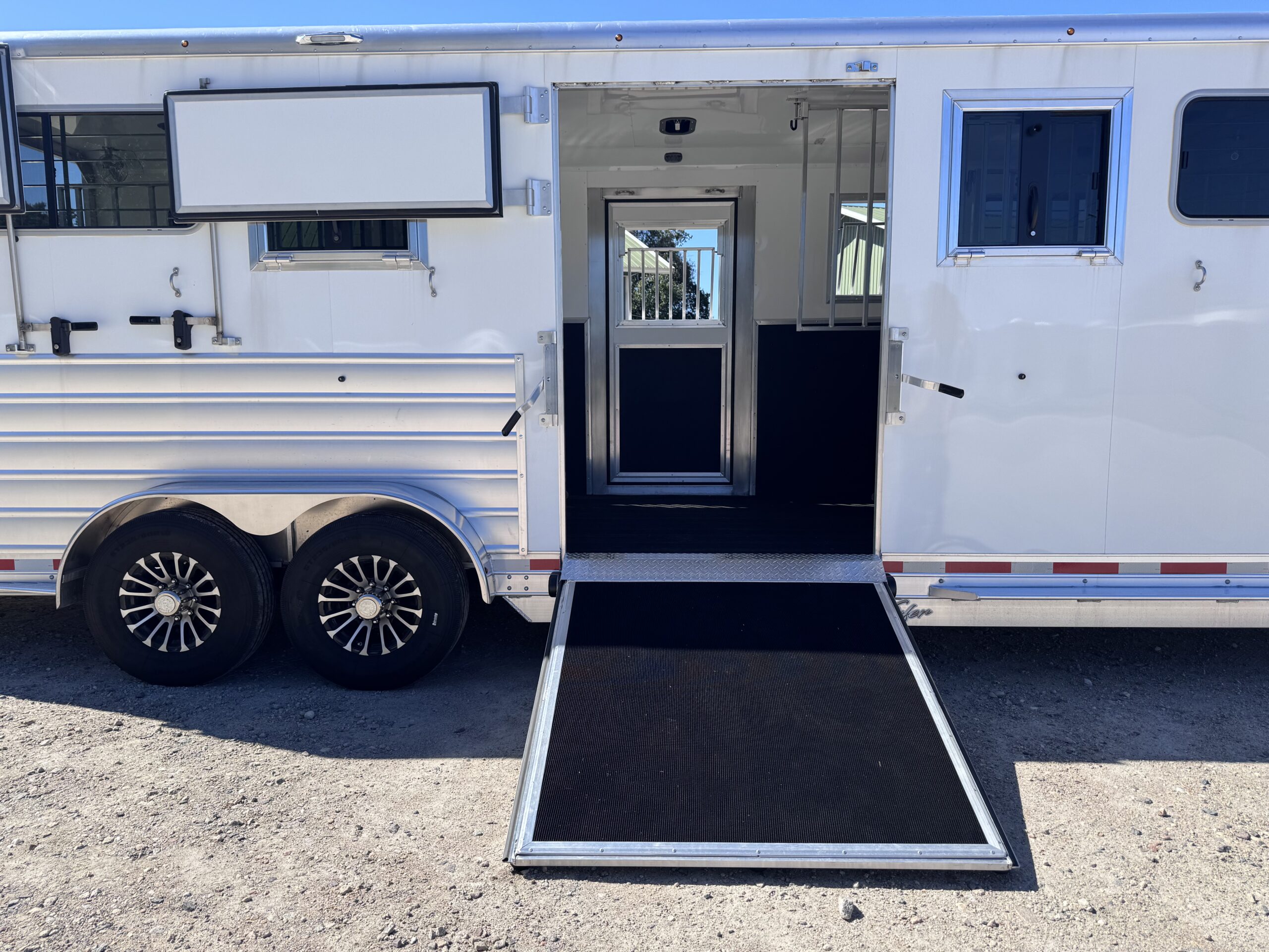 2027 KieferBilt Trailers 4 HORSE HEAD TO HEAD W/ MANY UPGRADES $72,900