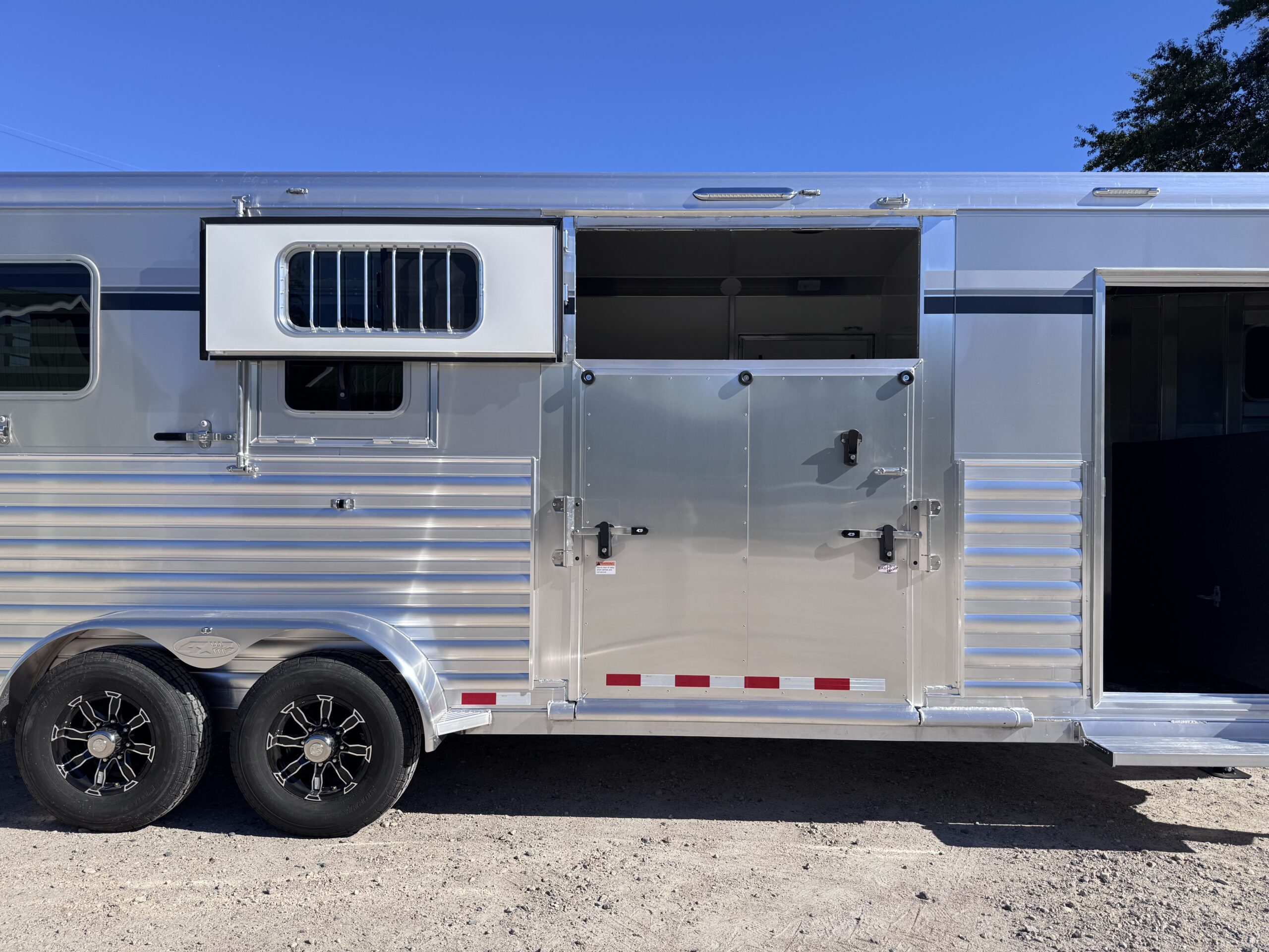 2027 4 STAR 2+1 W/ ROLLING DIVIDER, WERM, 5′ DRESSING ROOM & MORE!! $75,900