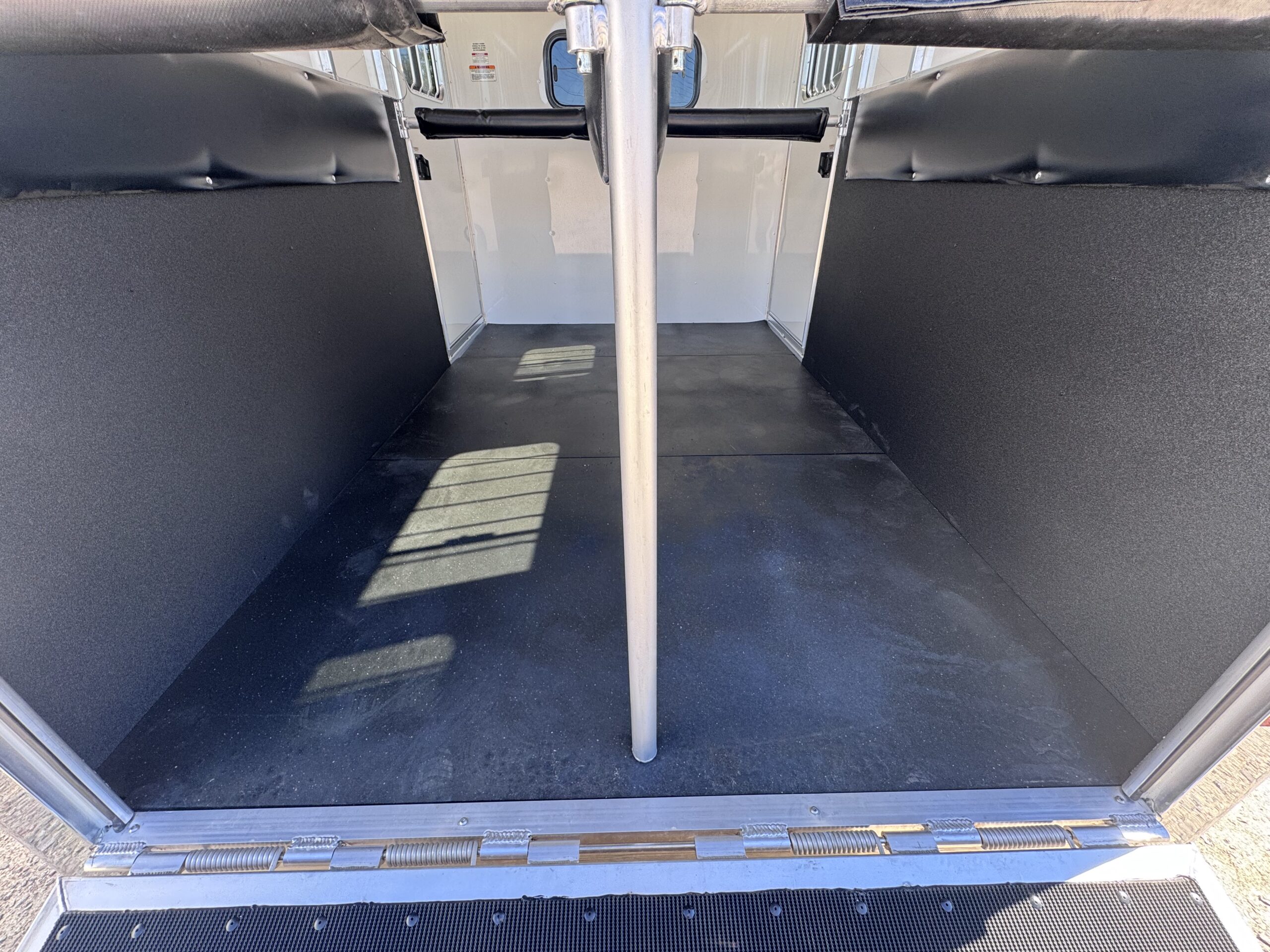 2027 SUNDOWNER CHARTER SE BUMPER PULL 2 HORSE STRAIGHT LOAD w/ GREAT FEATURES! $26,500
