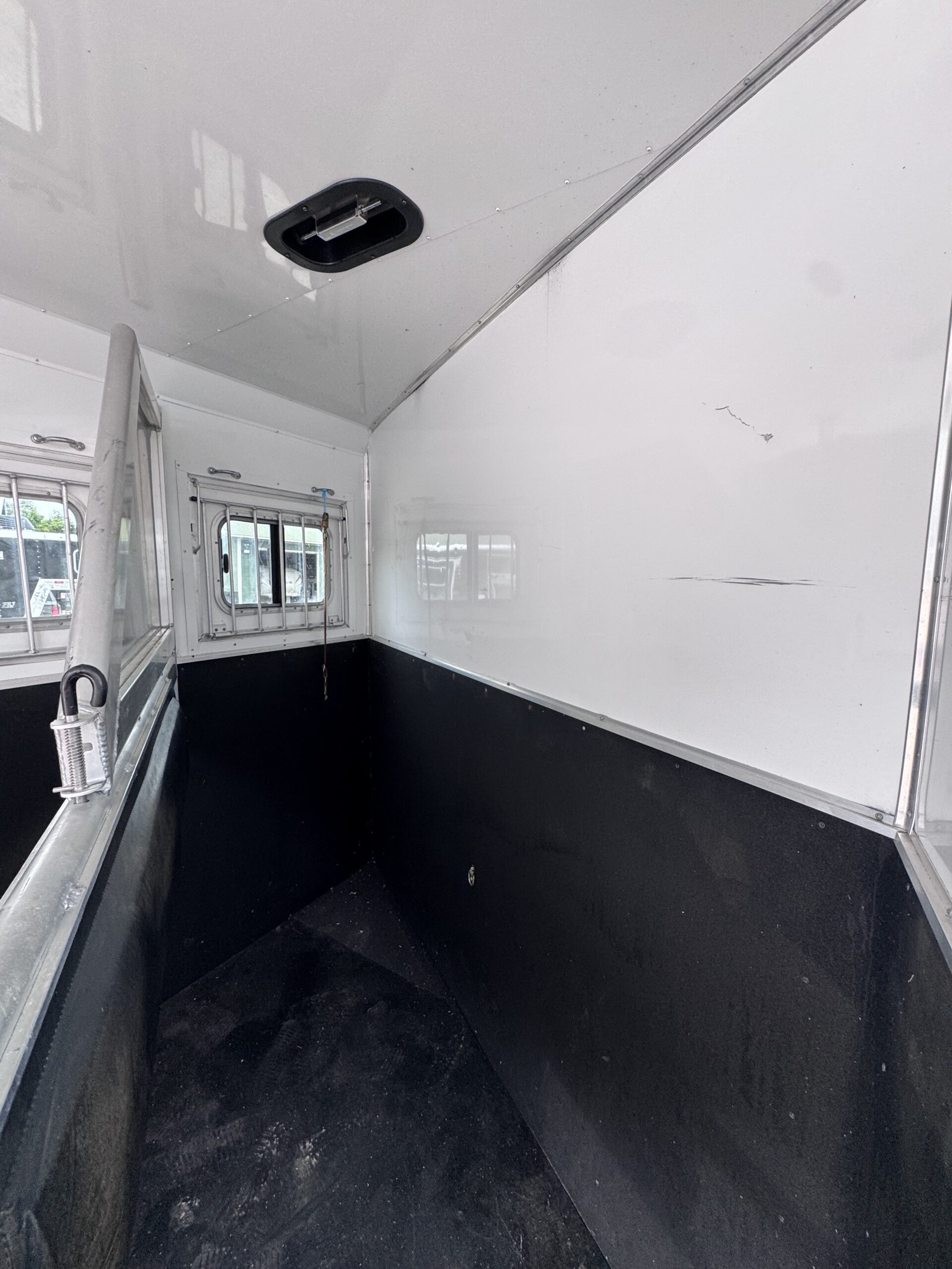 2014 LAKOTA 2 HORSE BUMPER PULL WITH LIVING QUARTERS $35,500