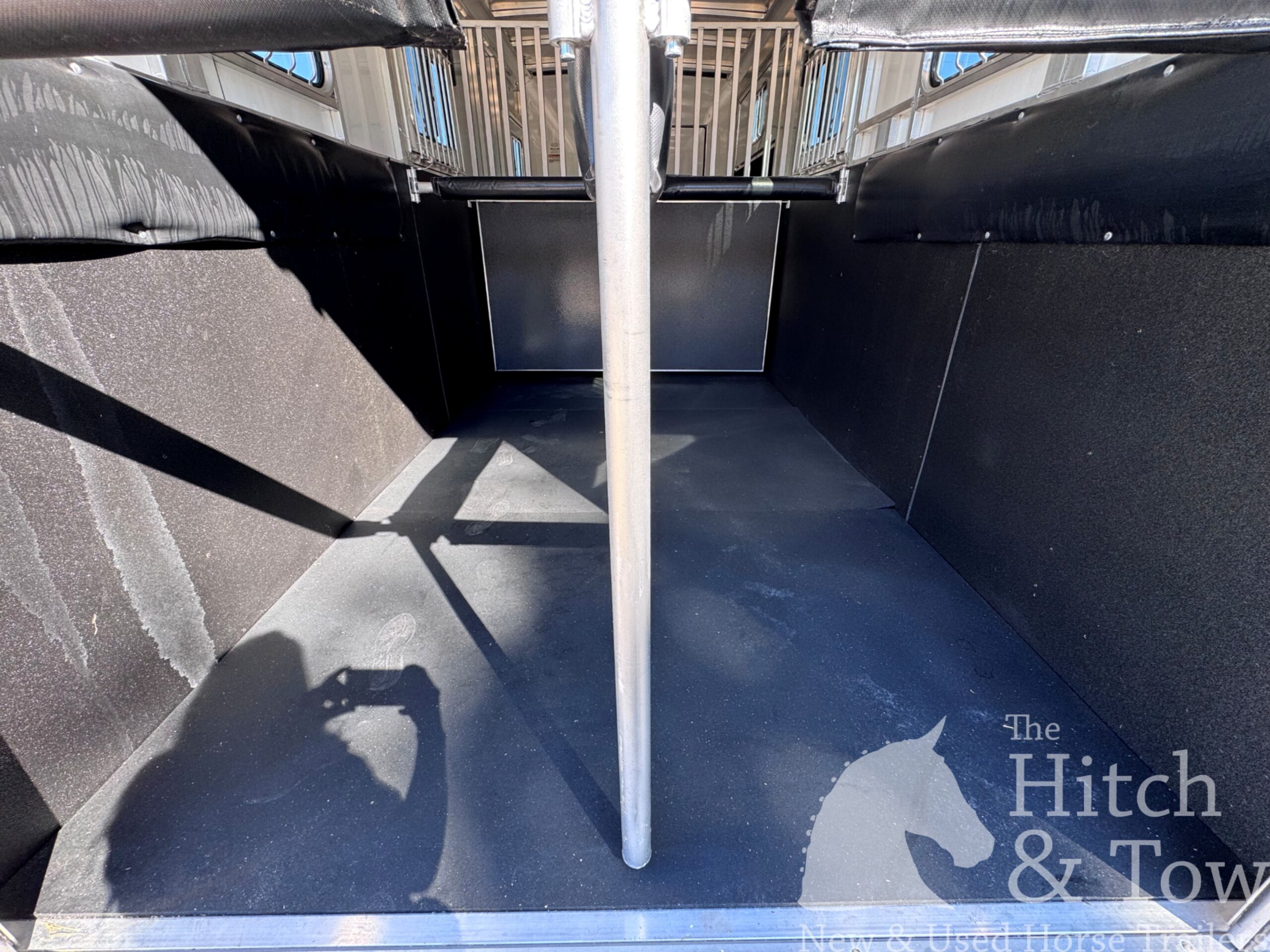 2026 SUNDOWNER CHARTER SE 2+1 GOOSENECK & LIGHTLY USED!! $45,900
