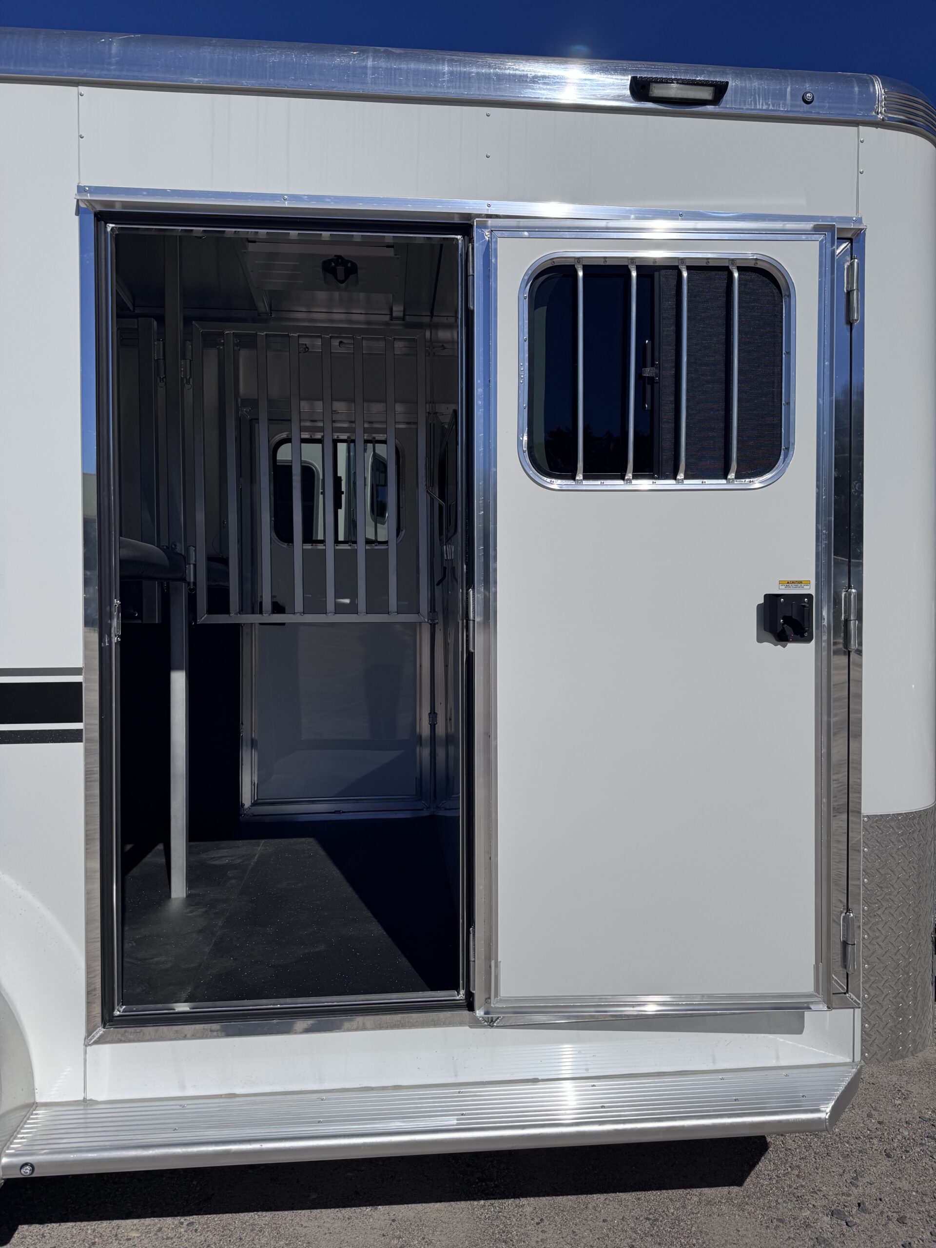 2027 SUNDOWNER CHARTER SE BUMPER PULL 2 HORSE STRAIGHT LOAD w/ GREAT FEATURES! $26,500