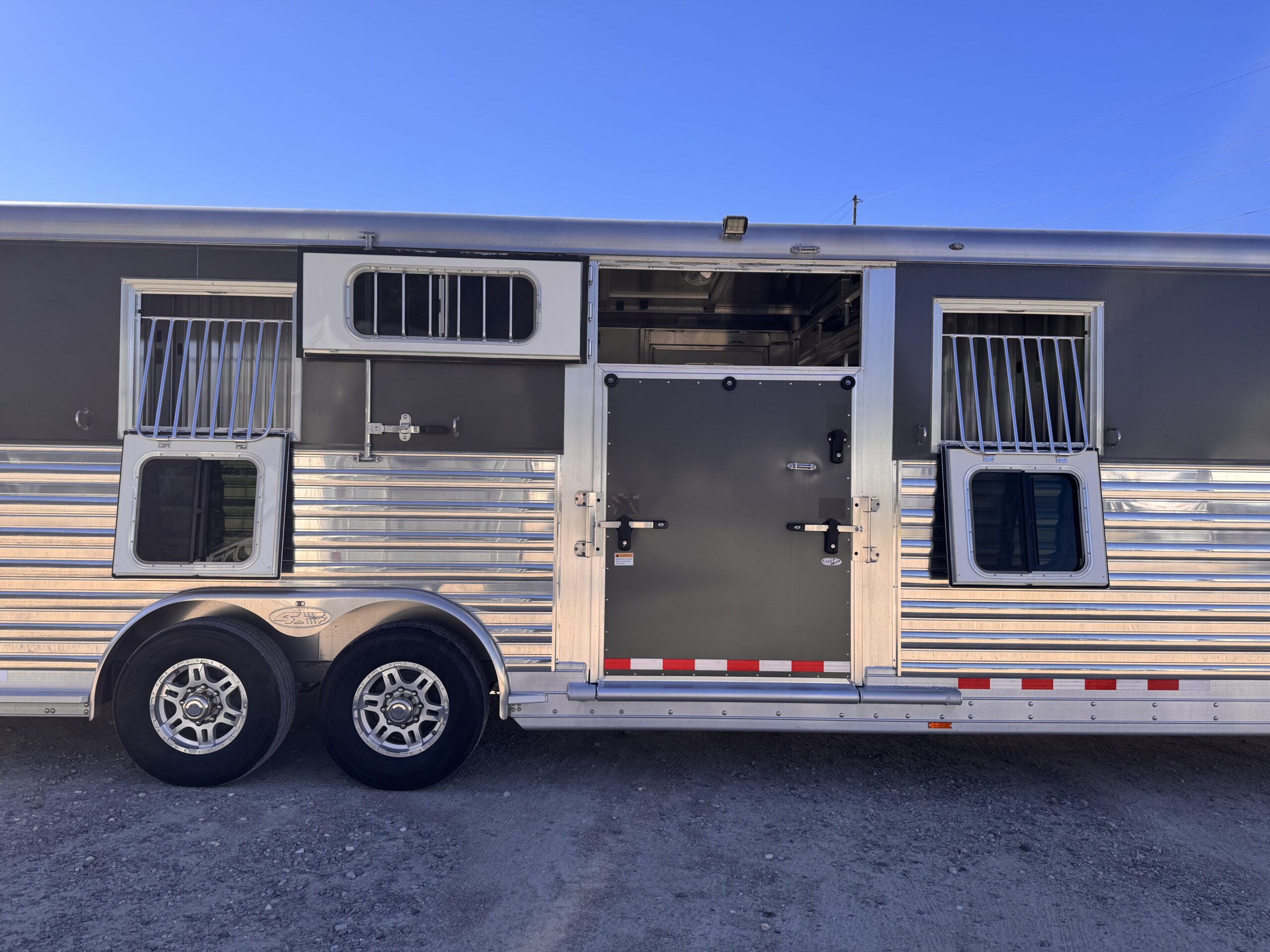 2023 4 STAR 6/7 HORSE HEAD TO HEAD W/ UPGRADES $107,900
