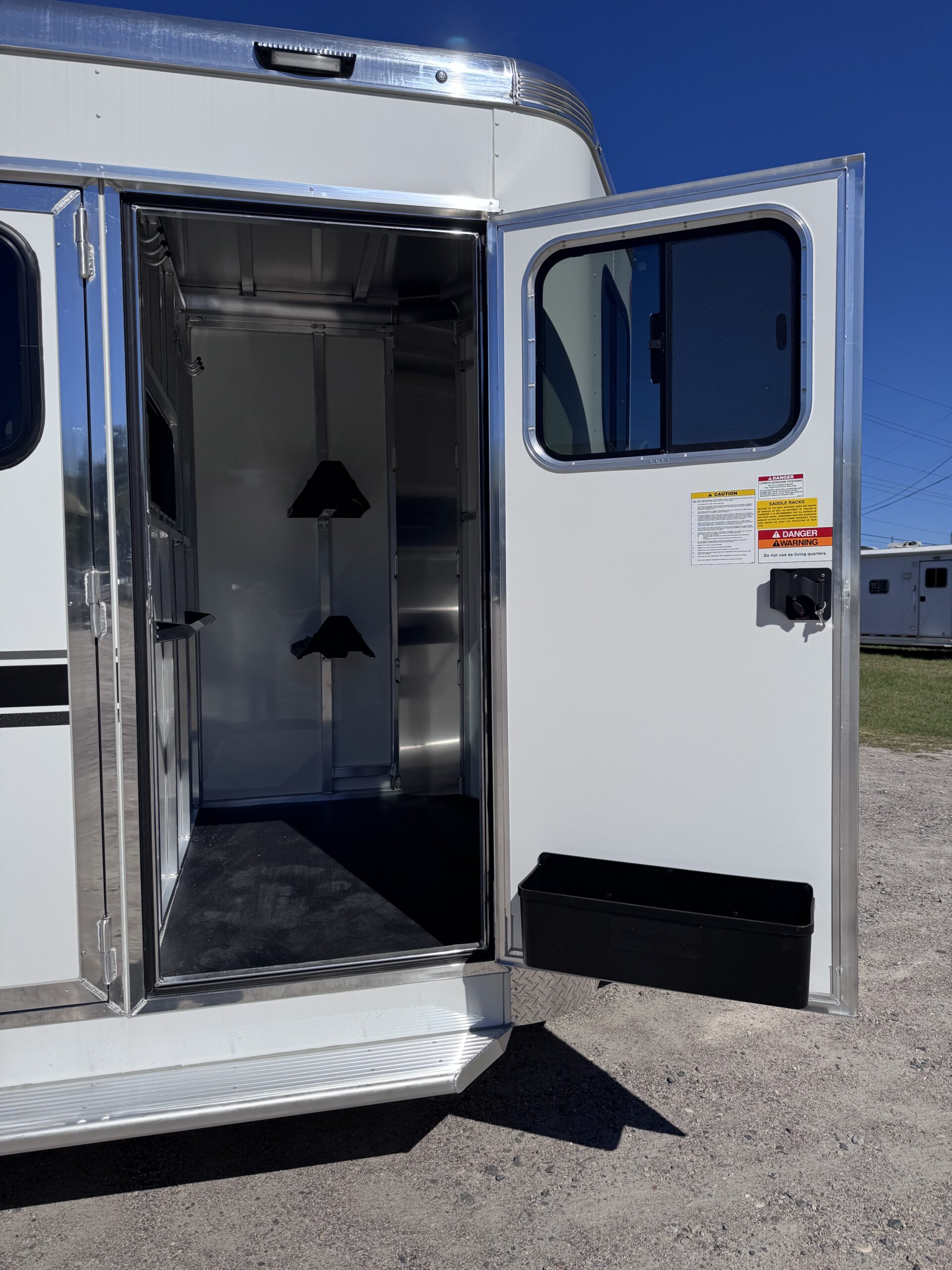 2027 SUNDOWNER CHARTER SE BUMPER PULL 2 HORSE STRAIGHT LOAD w/ GREAT FEATURES! $26,500
