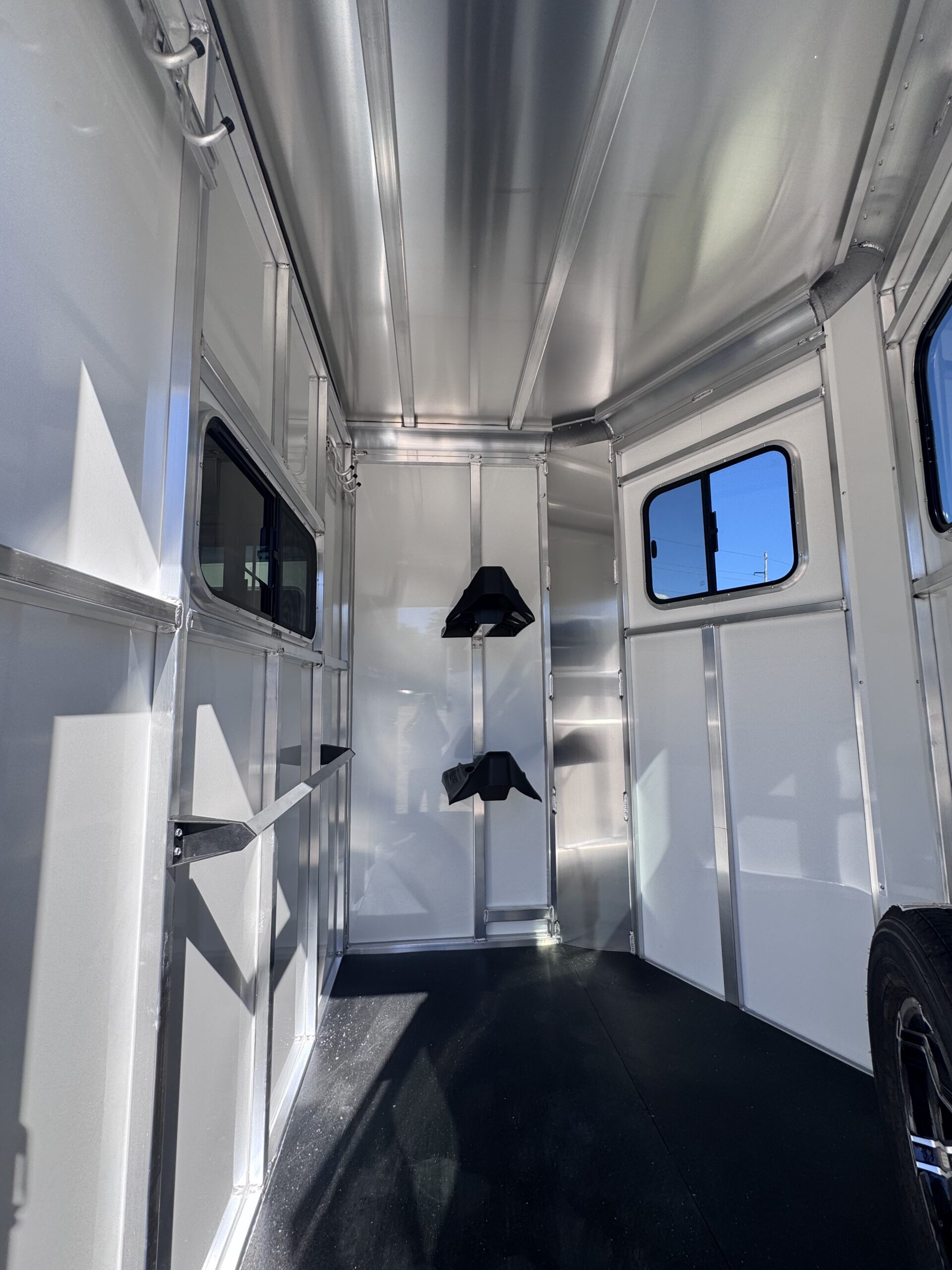 2027 SUNDOWNER CHARTER SE BUMPER PULL 2 HORSE STRAIGHT LOAD w/ GREAT FEATURES! $26,500
