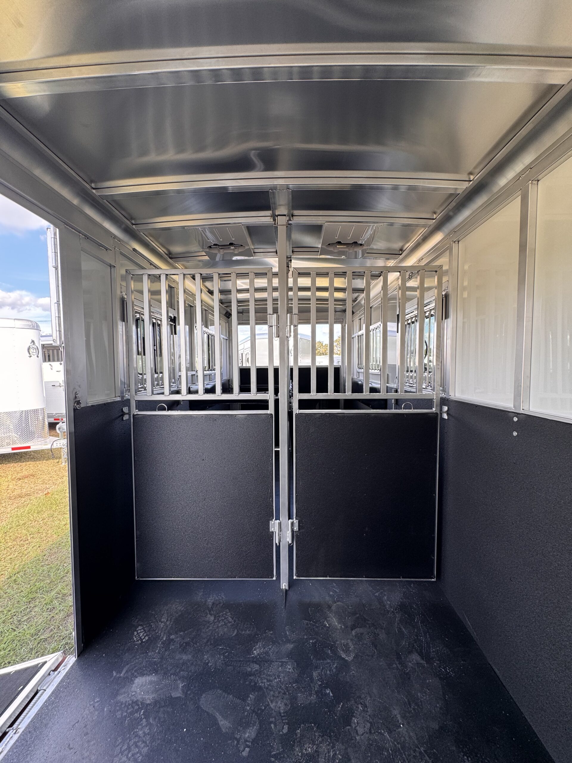 2027 SUNDOWNER CHARTER SE 2+1 GOOSENECK!! $45,900