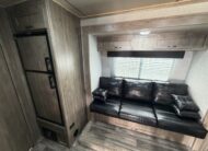 SLIGHTLY USED! 2025 DIXIE STAR 3 HORSE SLAT LOAD LIVING QUARTERS TRAILER! $44,000