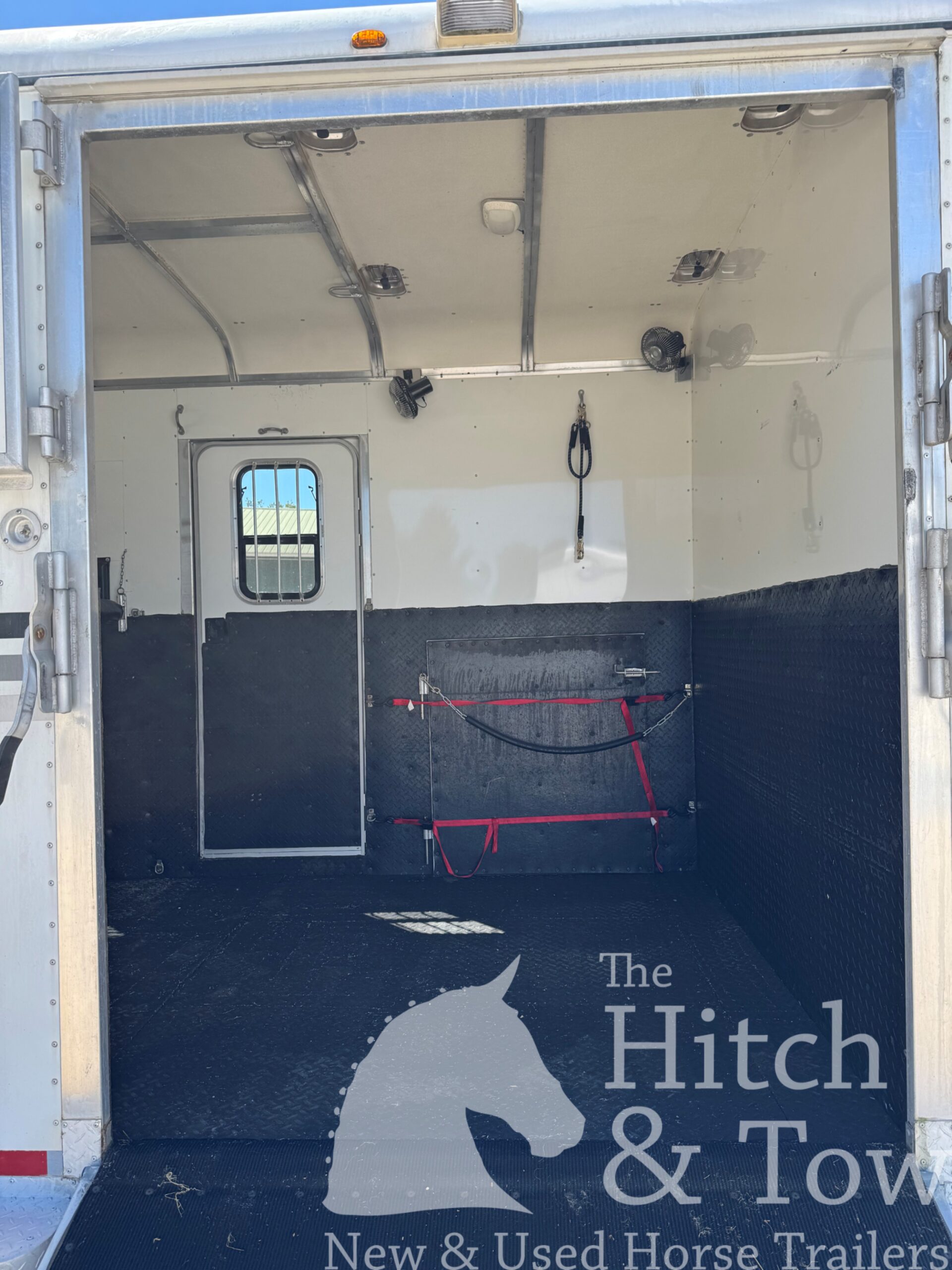 2009 GORE 2 HORSE GOOSENECK W/ SIDE RAMP, HYDRAULIC JACK, ETC! $19,900