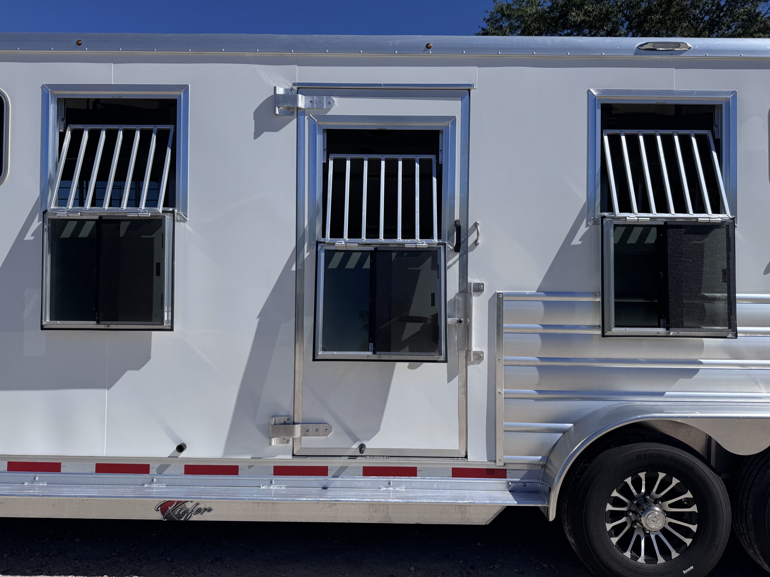 2027 KieferBilt Trailers 4 HORSE HEAD TO HEAD W/ MANY UPGRADES $72,900