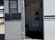 2009 GORE 2 HORSE GOOSENECK W/ SIDE RAMP, HYDRAULIC JACK, ETC! $19,900