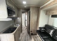 SLIGHTLY USED! 2025 DIXIE STAR 3 HORSE SLAT LOAD LIVING QUARTERS TRAILER! $44,000