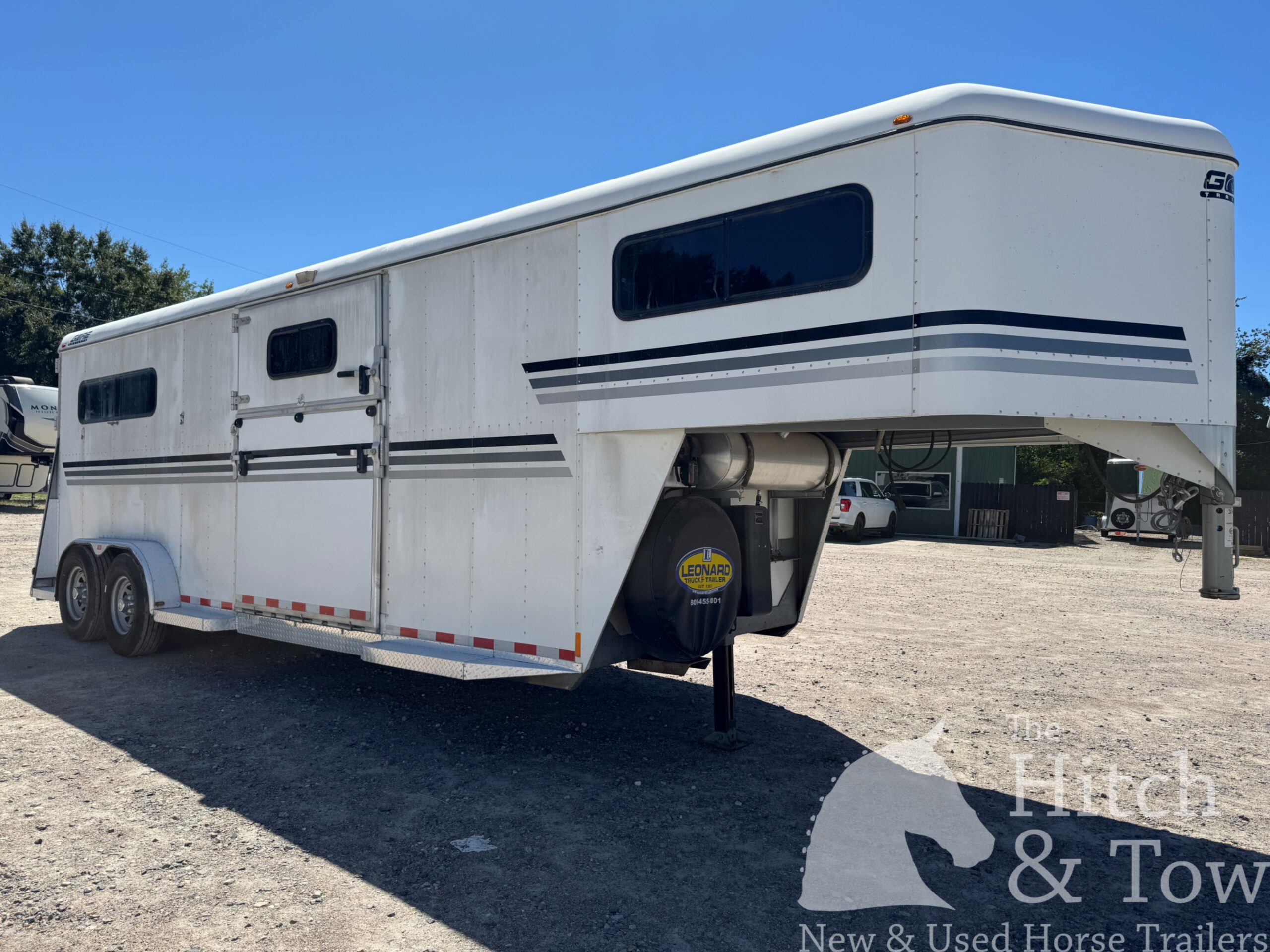 2009 GORE 2 HORSE GOOSENECK W/ SIDE RAMP, HYDRAULIC JACK, ETC! $19,900