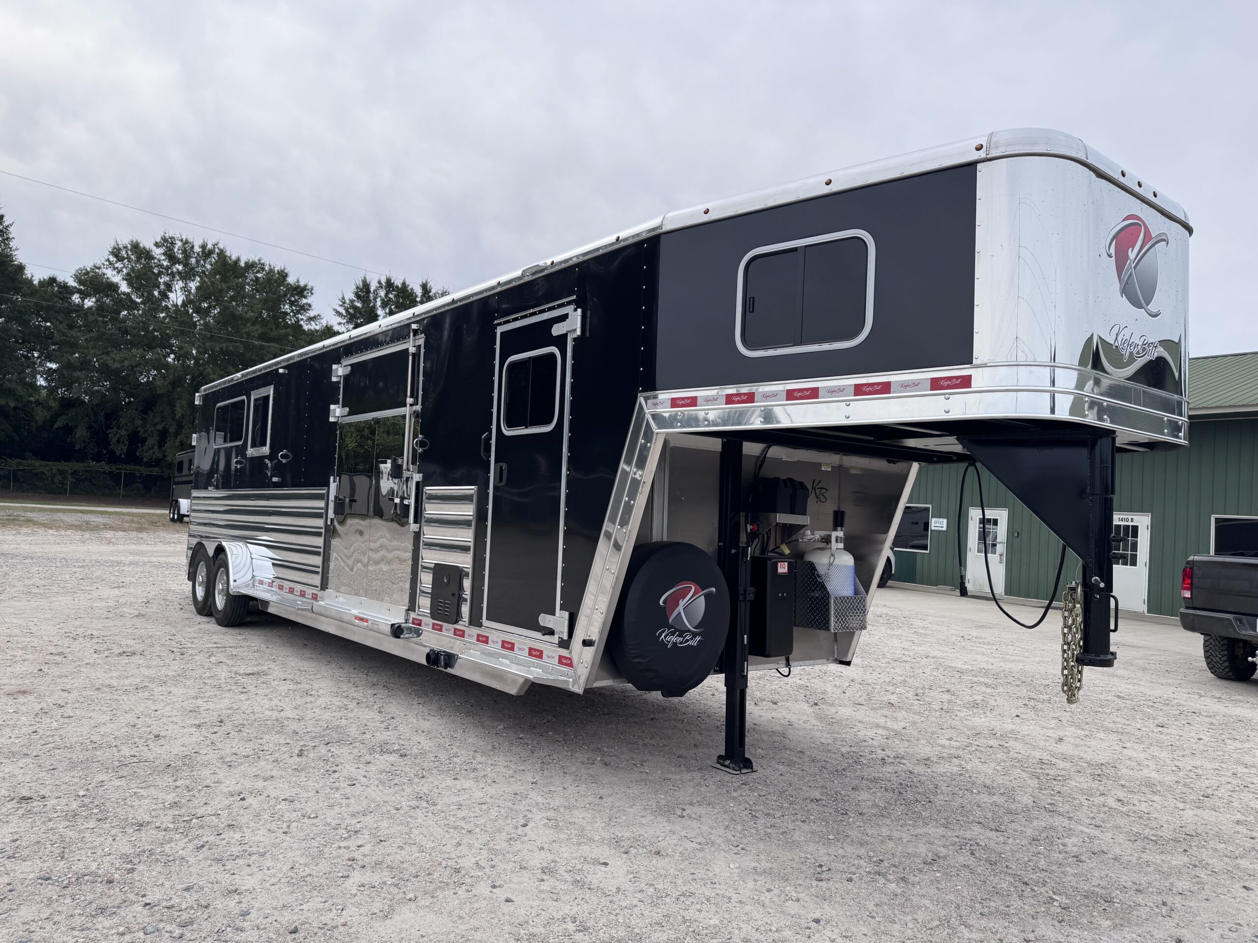 2027 KieferBilt Trailers 2+1 GOOSENECK W/ WEEKENDER & UPGRADES! $75,900