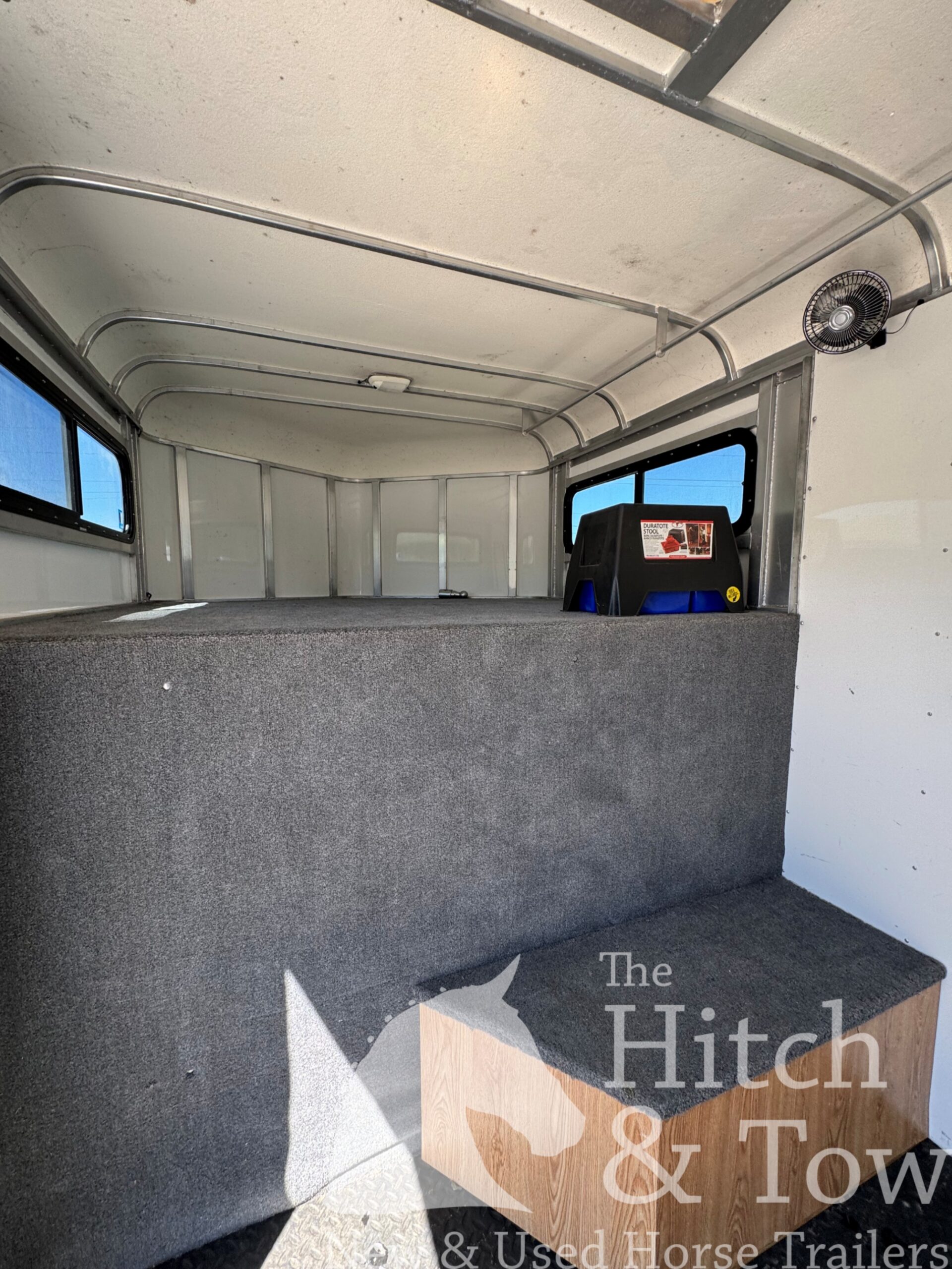 2009 GORE 2 HORSE GOOSENECK W/ SIDE RAMP, HYDRAULIC JACK, ETC! $19,900