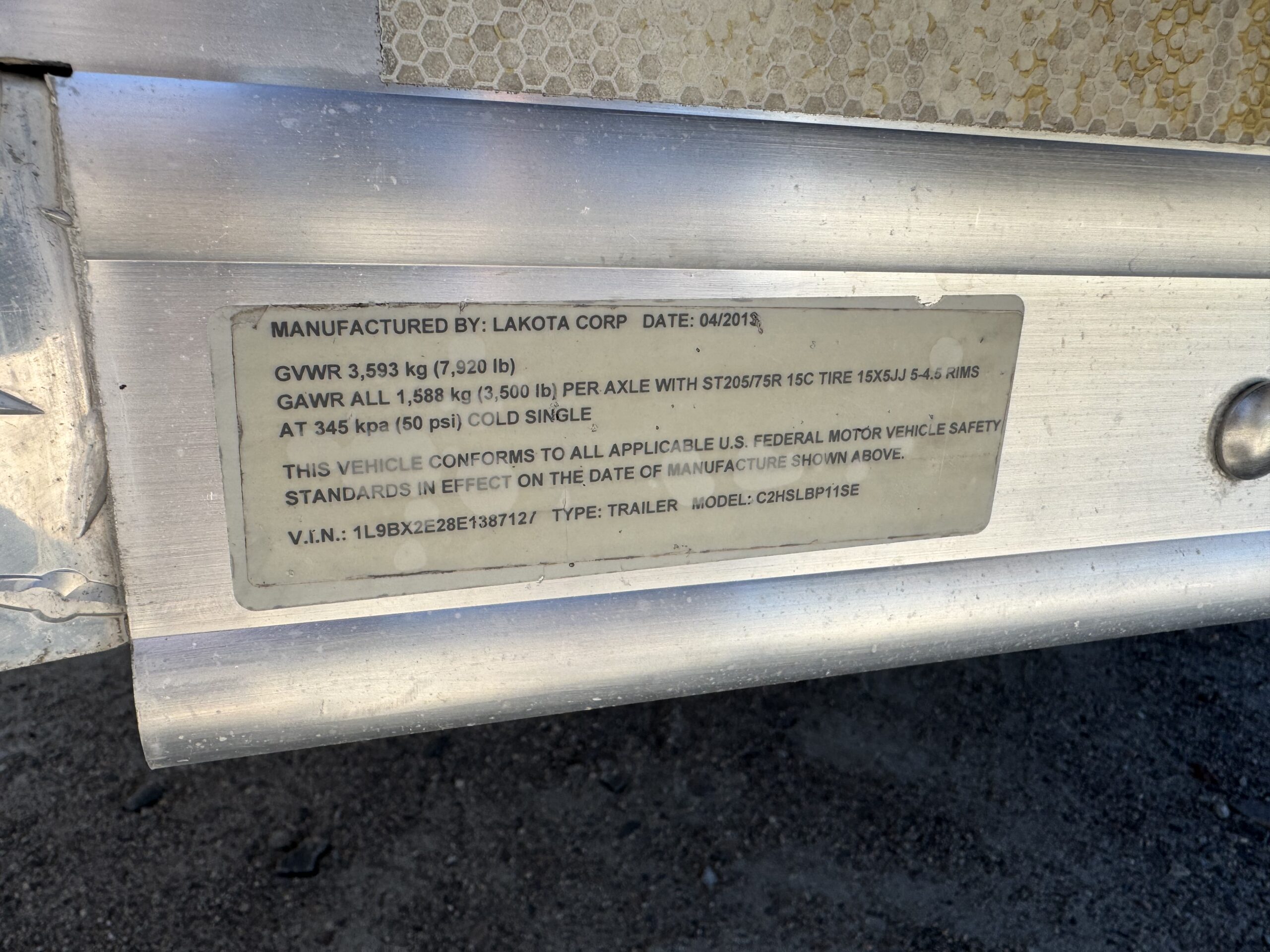 2014 LAKOTA 2 HORSE BUMPER PULL WITH LIVING QUARTERS $35,500