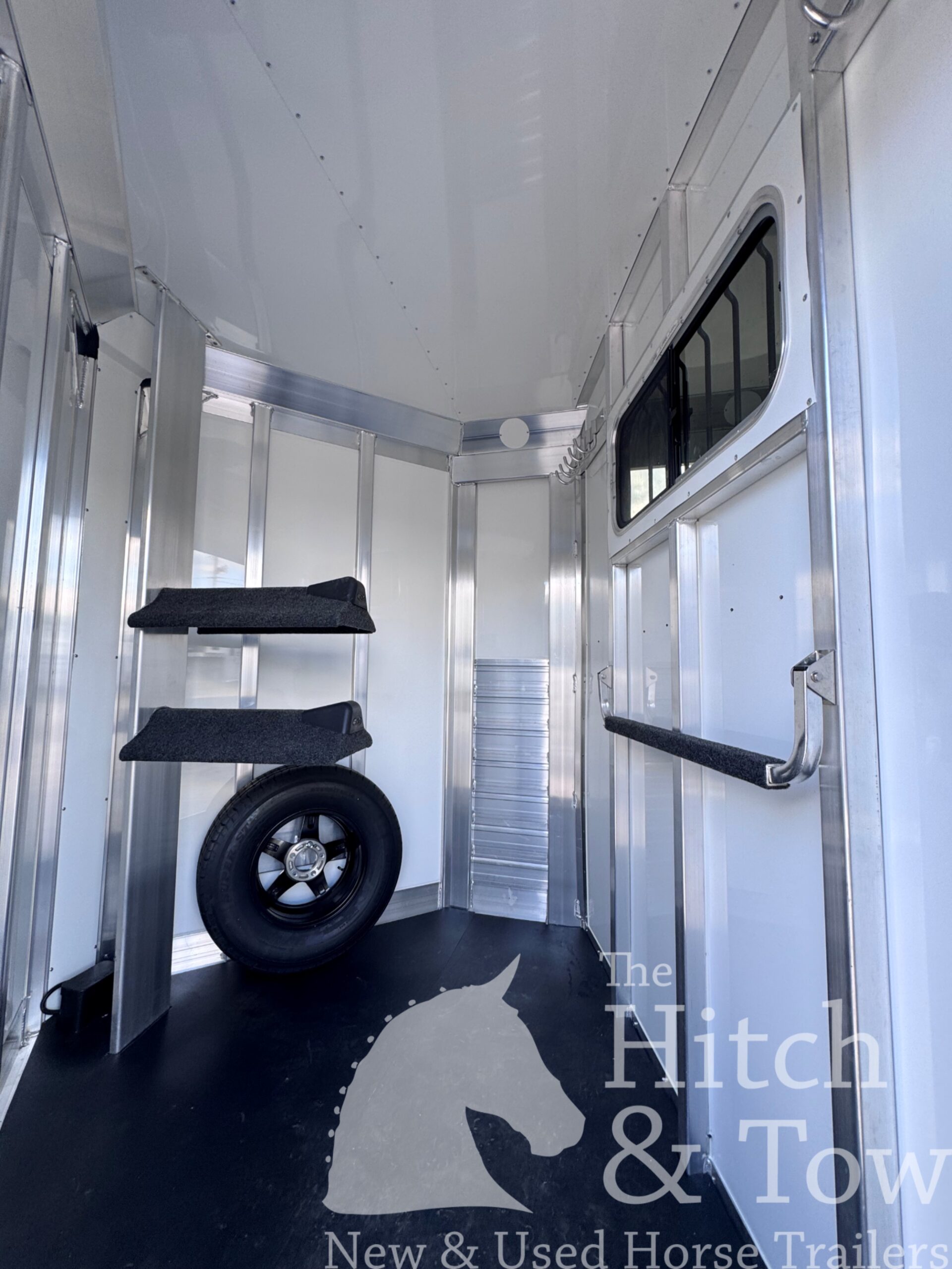LIGHTLY USED~ 2026 4 STAR 2 HORSE STRAIGHT LOAD BUMPER PULL W/ SIDE RAMP! $42,900