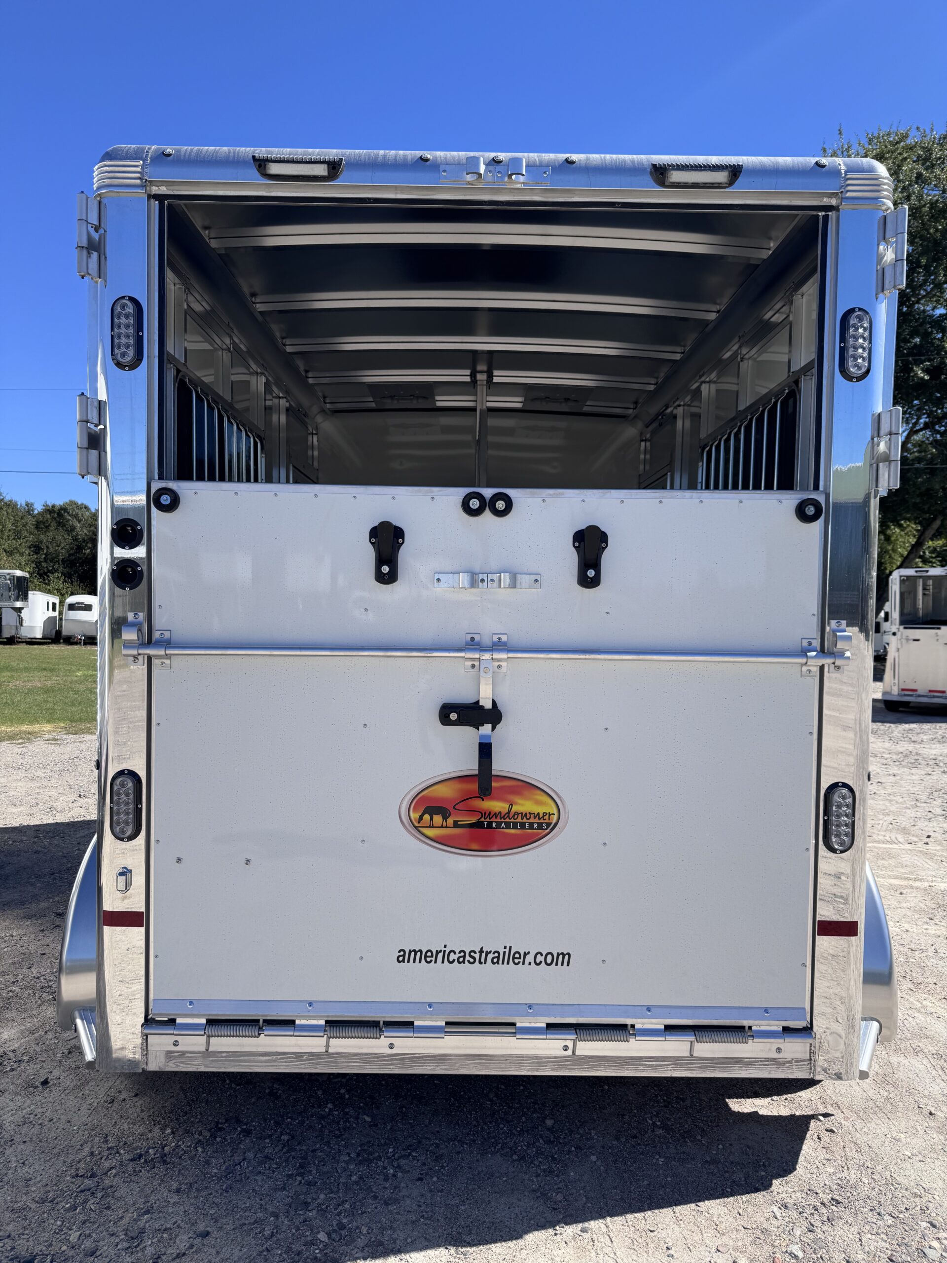 2027 SUNDOWNER CHARTER SE BUMPER PULL 2 HORSE STRAIGHT LOAD w/ GREAT FEATURES! $26,500