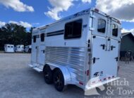 LIGHTLY USED~ 2026 4 STAR 2 HORSE STRAIGHT LOAD BUMPER PULL W/ SIDE RAMP! $42,900