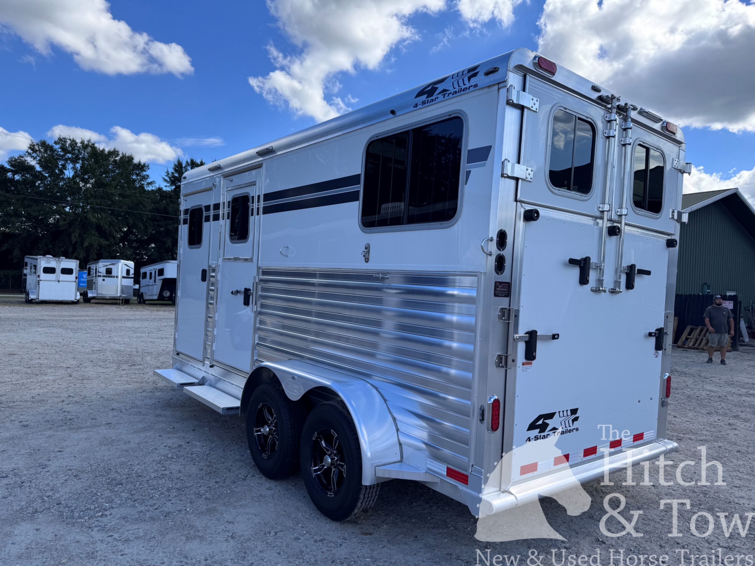LIGHTLY USED~ 2026 4 STAR 2 HORSE STRAIGHT LOAD BUMPER PULL W/ SIDE RAMP! $42,900