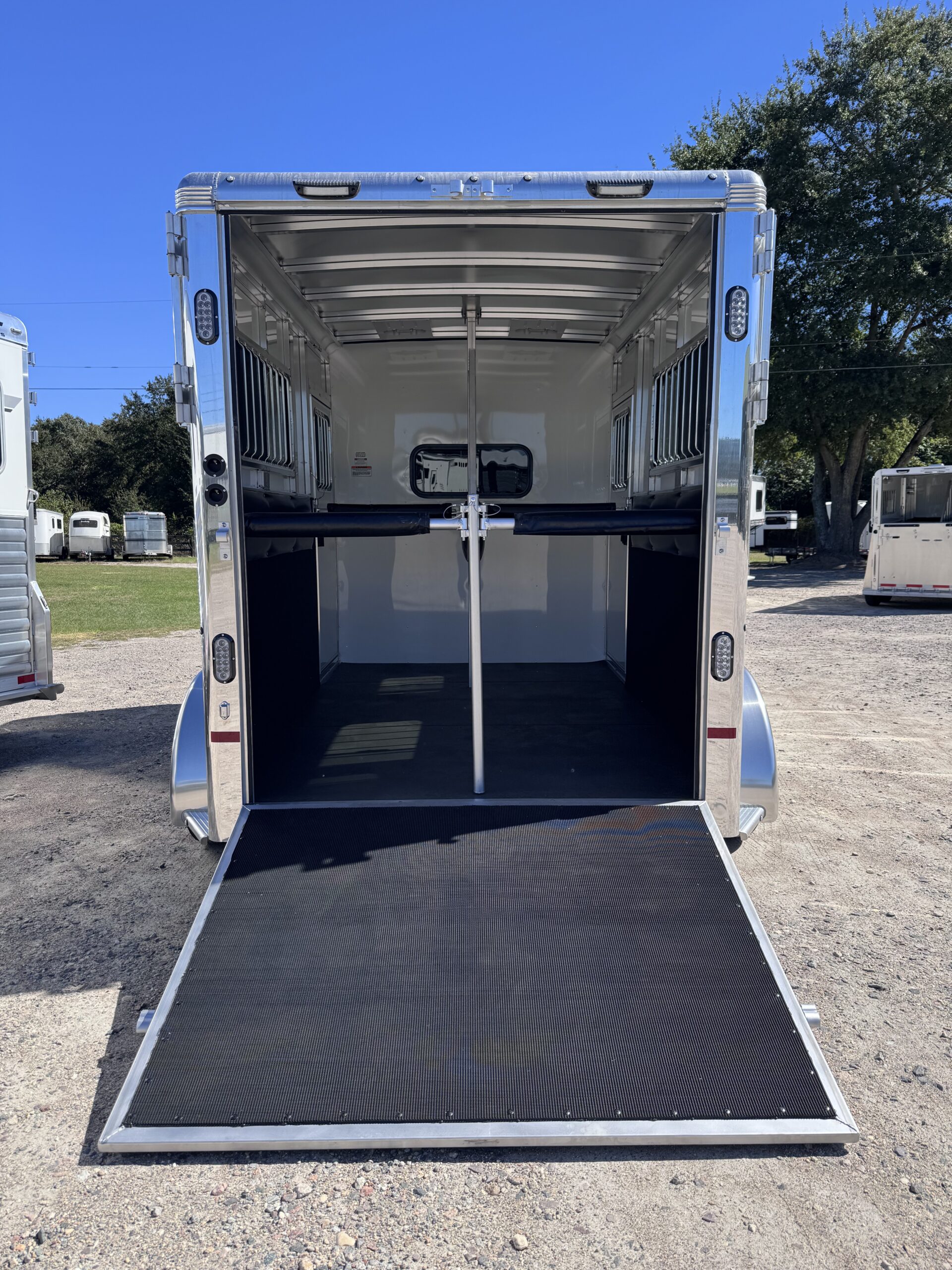 2027 SUNDOWNER CHARTER SE BUMPER PULL 2 HORSE STRAIGHT LOAD w/ GREAT FEATURES! $26,500