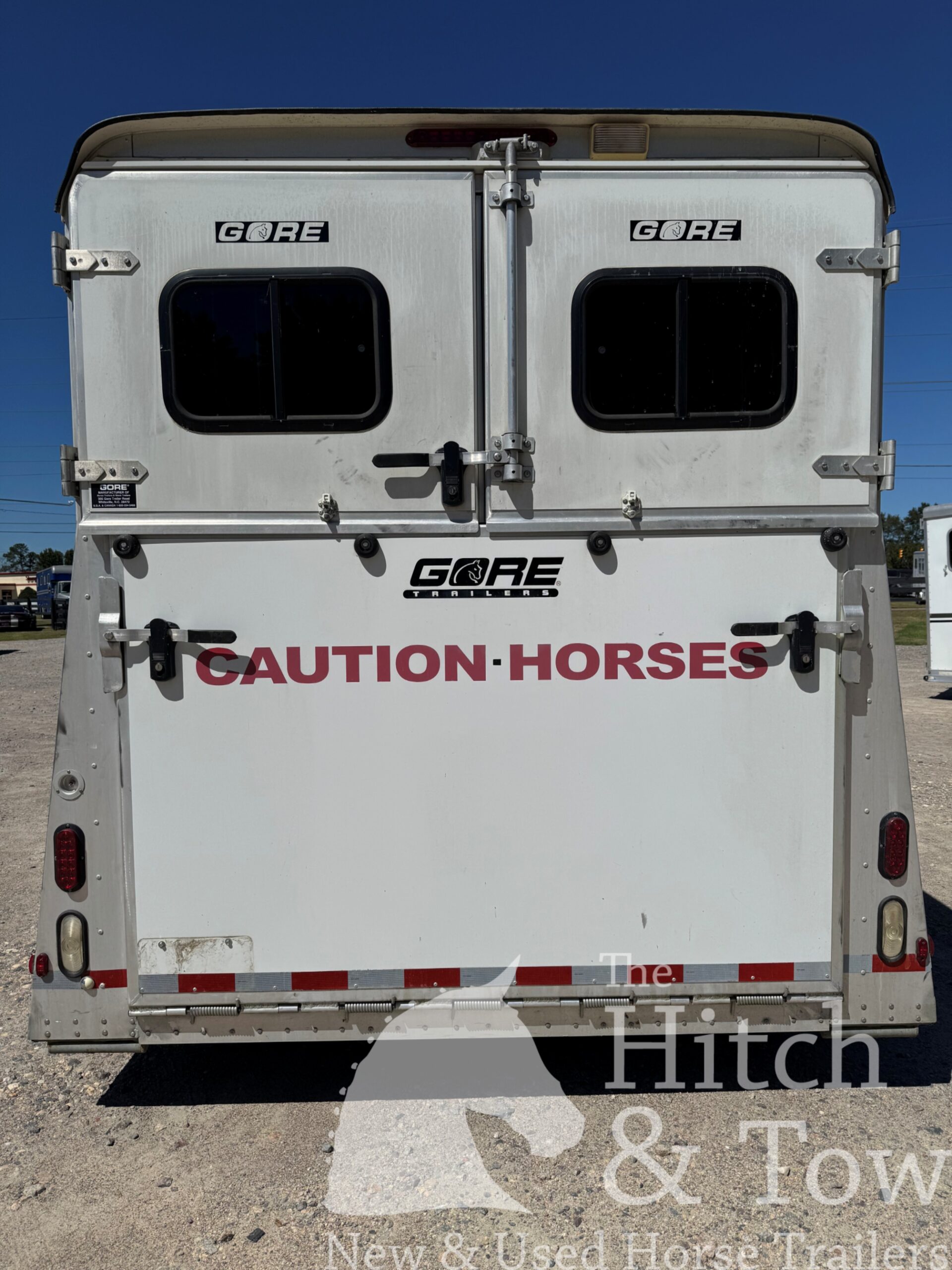 2009 GORE 2 HORSE GOOSENECK W/ SIDE RAMP, HYDRAULIC JACK, ETC! $19,900
