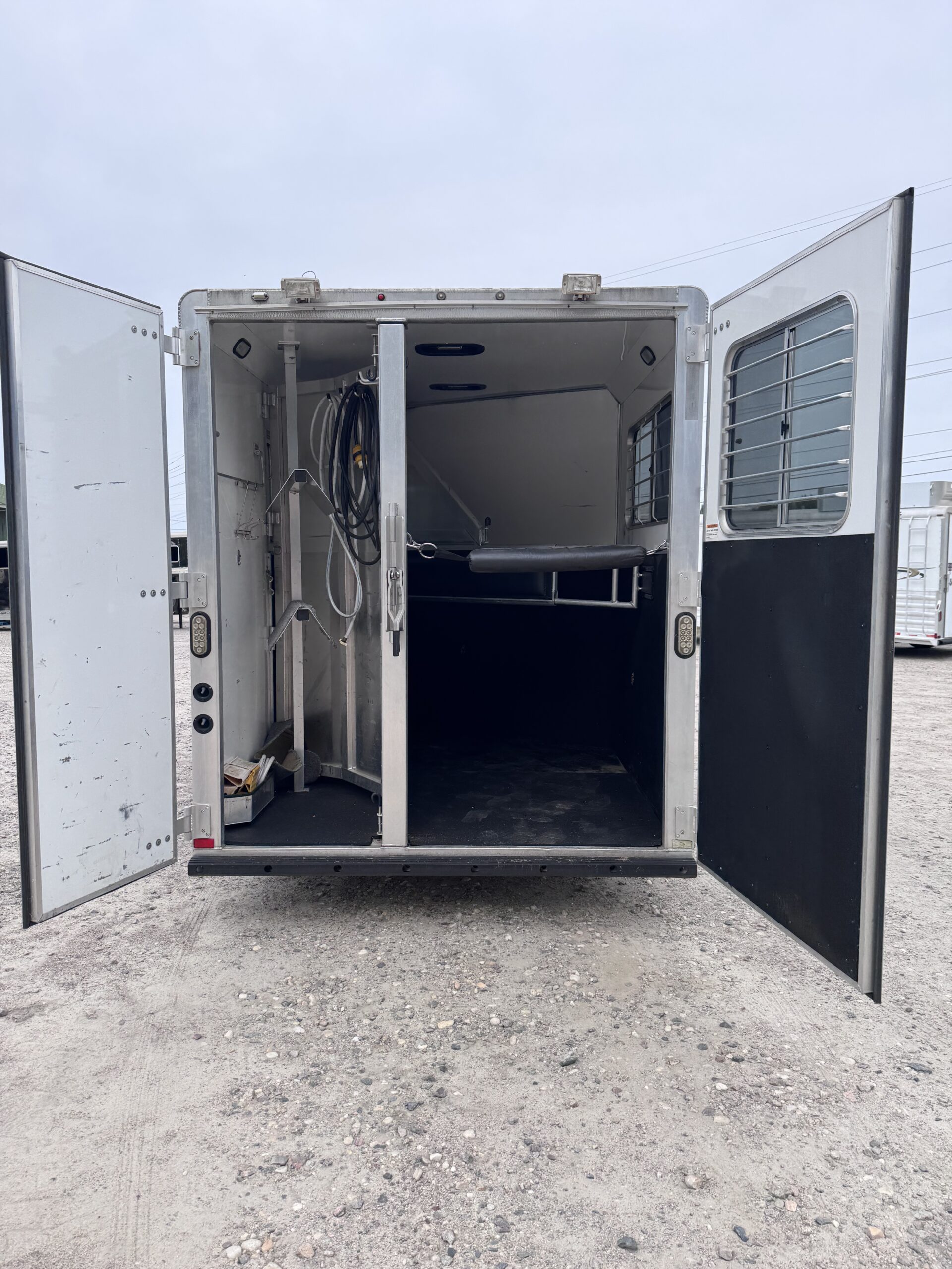 2014 LAKOTA 2 HORSE BUMPER PULL WITH LIVING QUARTERS $35,500